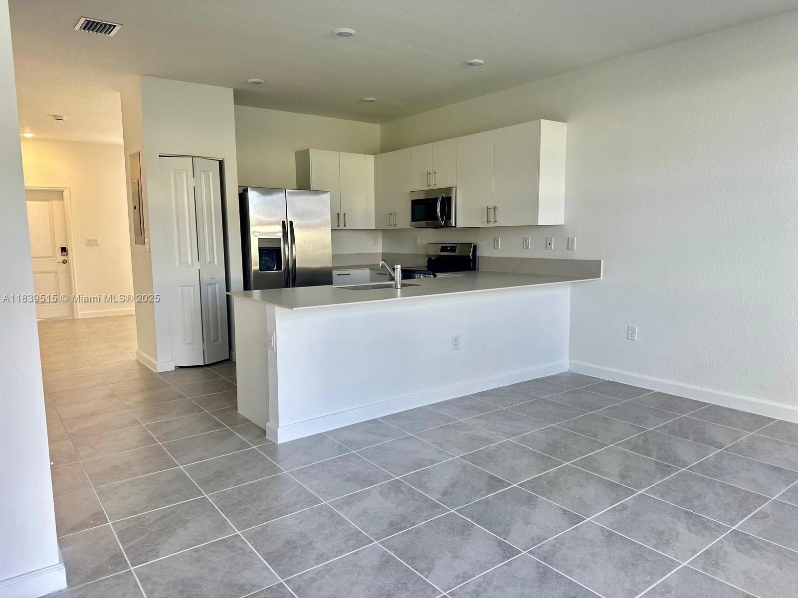 2800 SE 26th Ave 02800