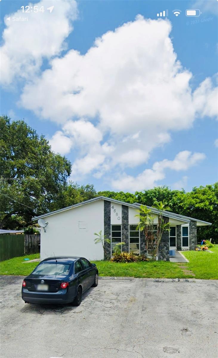 Rental Property at 4680 Sw 29th Ter B, Dania Beach, Miami-Dade County, Florida - Bedrooms: 3 
Bathrooms: 2  - $2,800 MO.