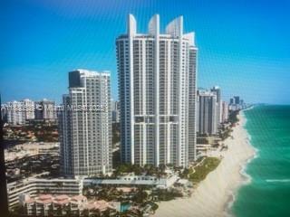 This studio suite comes turn key and it is in great condition, ready to be uses as vacation home while generating income, great deal at the Trump International Condo Resort with exceptional services and amenities including two resort style swimming pools, oceanfront, bars, and restaurants ,tennis courts, spa, fitness center, washer and dryer inside the unit. come and see our junior suite!