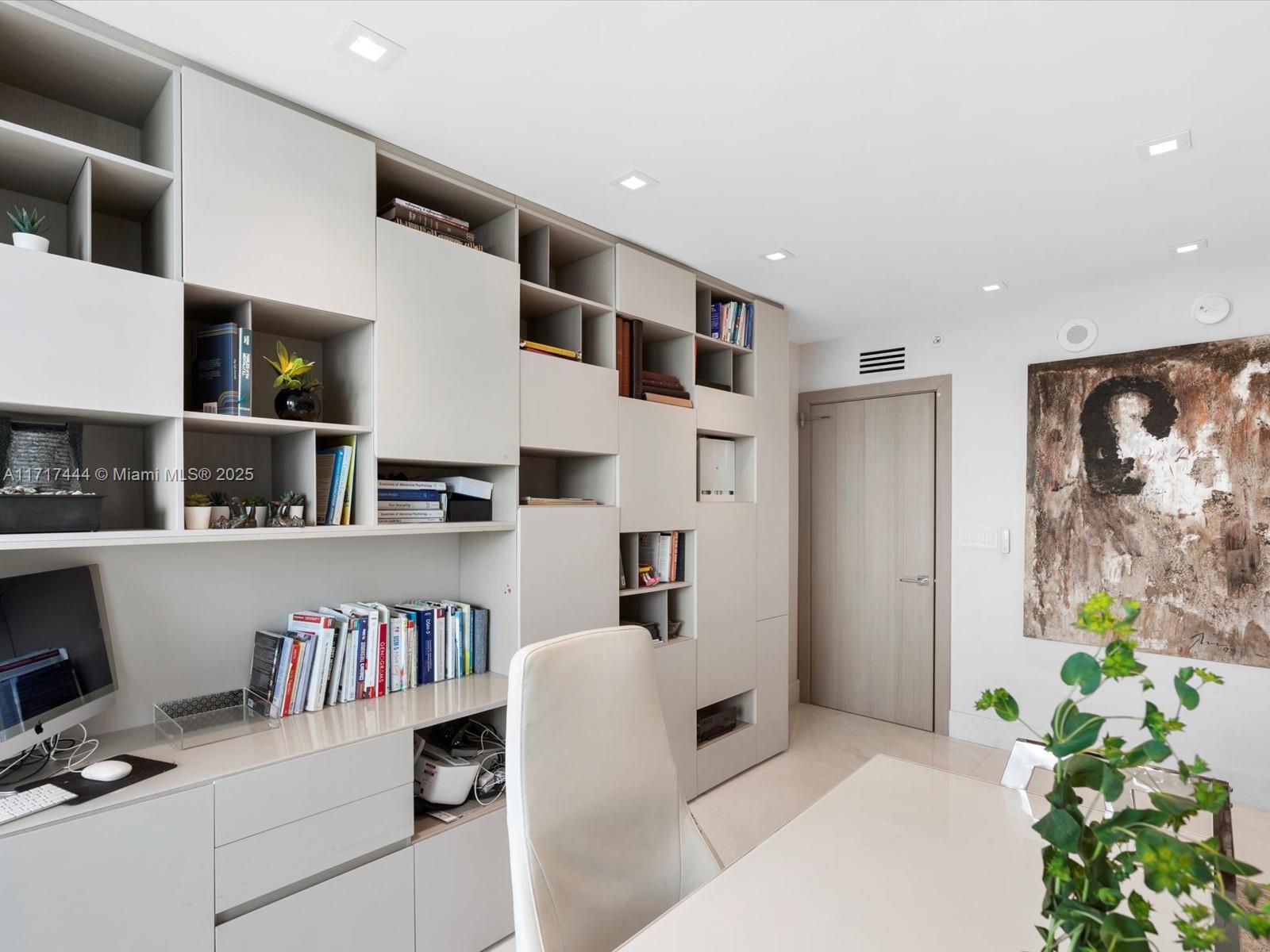 TOWERS OF PORTO VITA-SOUT - Residential