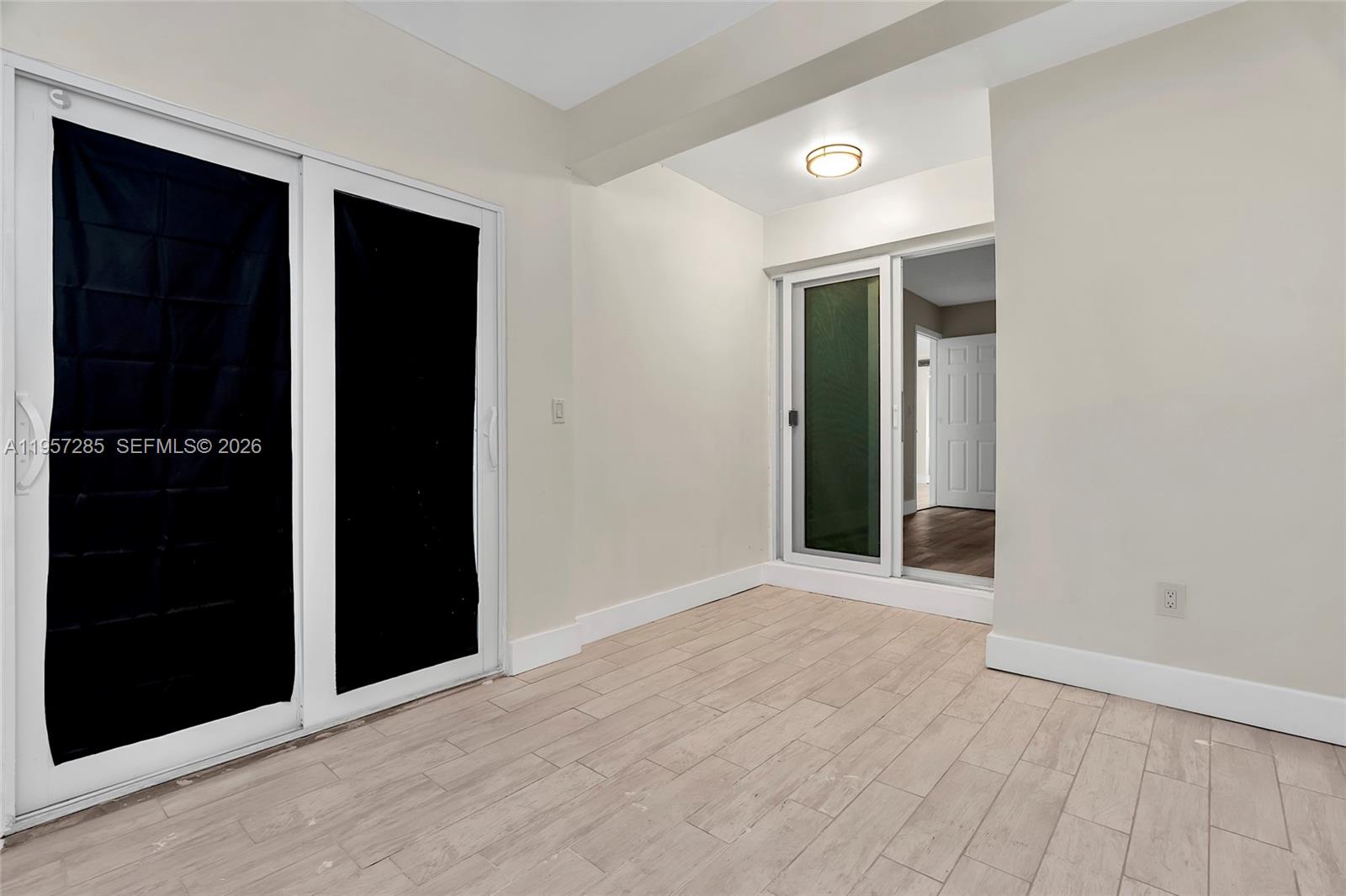 CANARY PALM CLUB - Residential