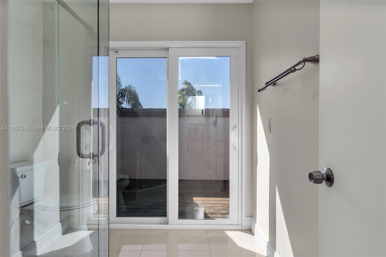 CANARY PALM CLUB - Residential