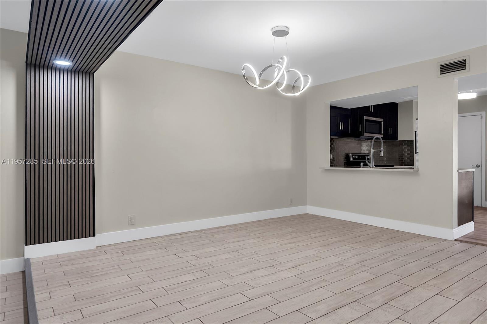 CANARY PALM CLUB - Residential