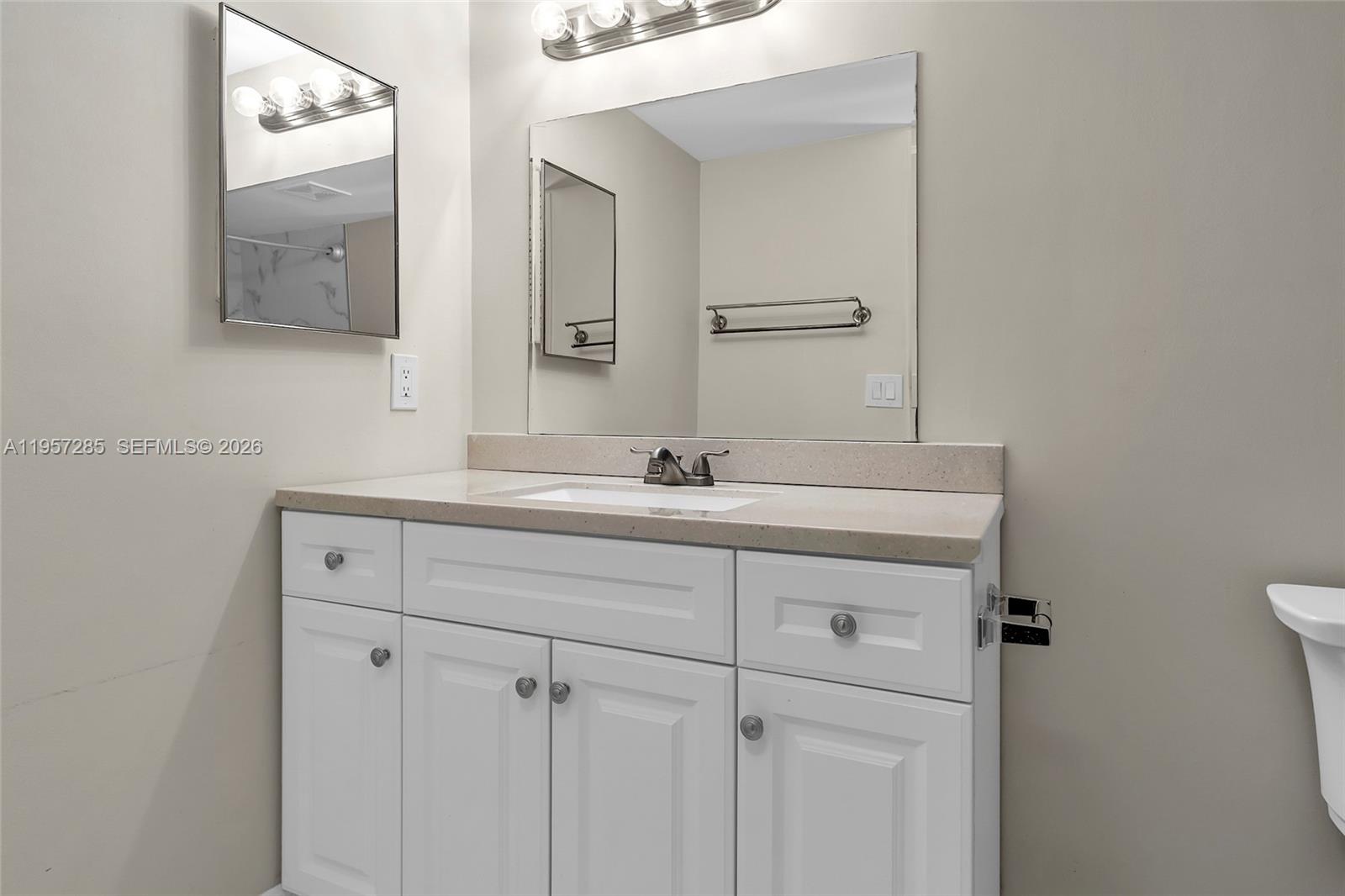 CANARY PALM CLUB - Residential