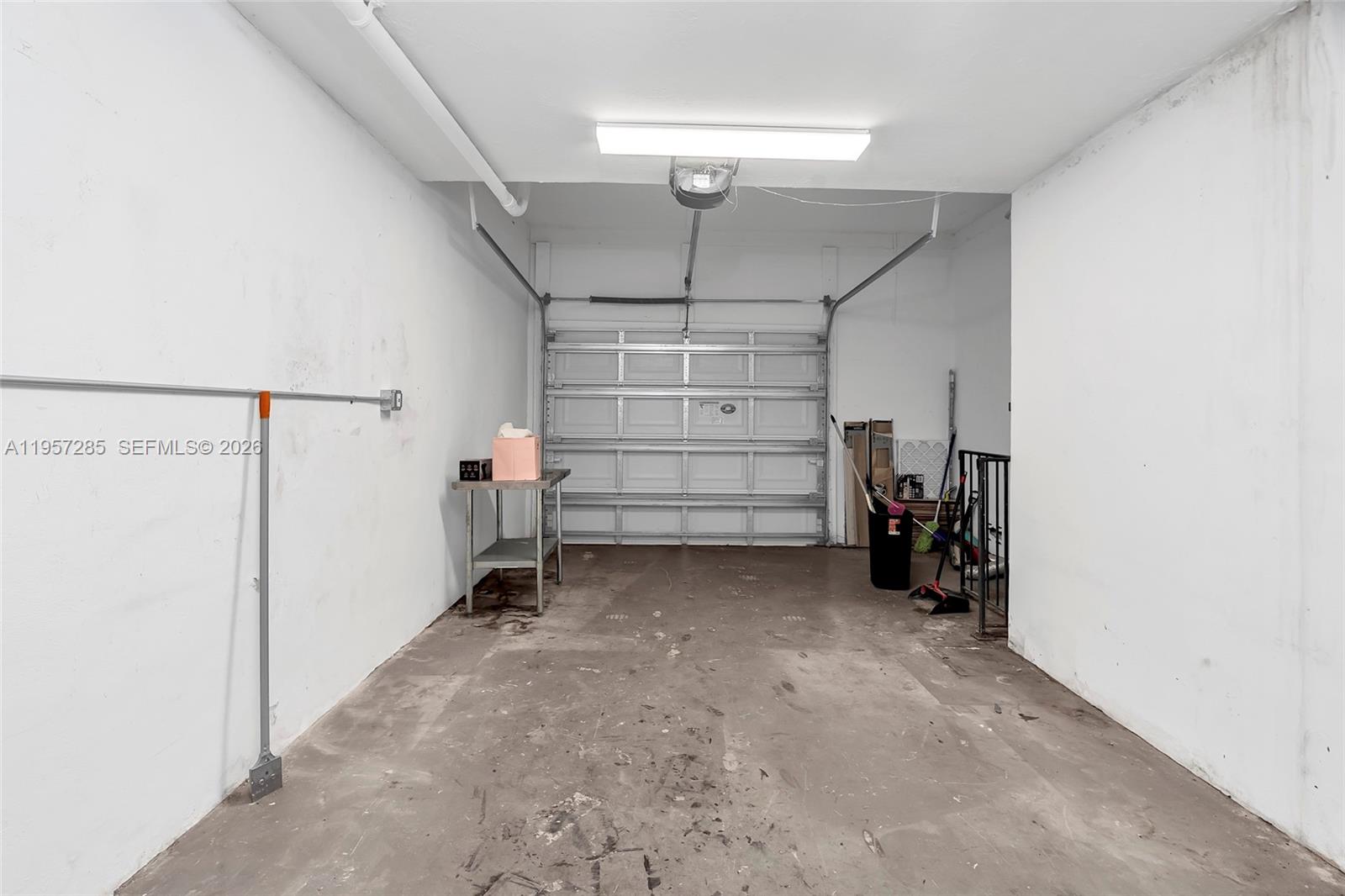 CANARY PALM CLUB - Residential