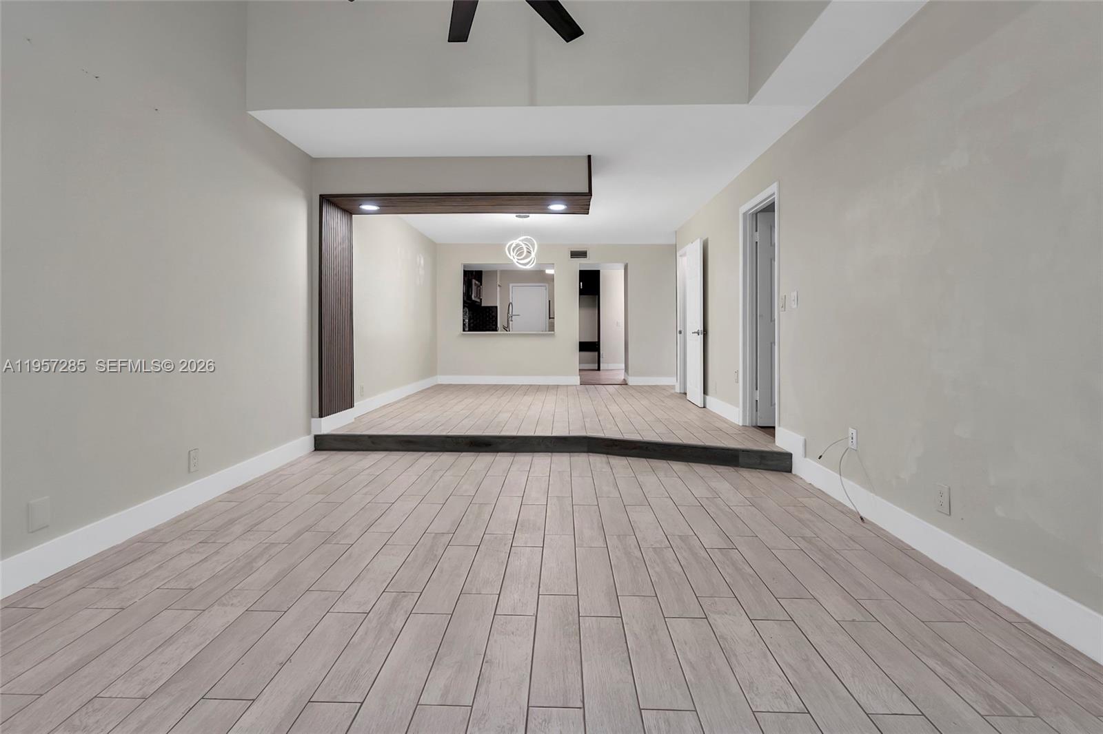 CANARY PALM CLUB - Residential