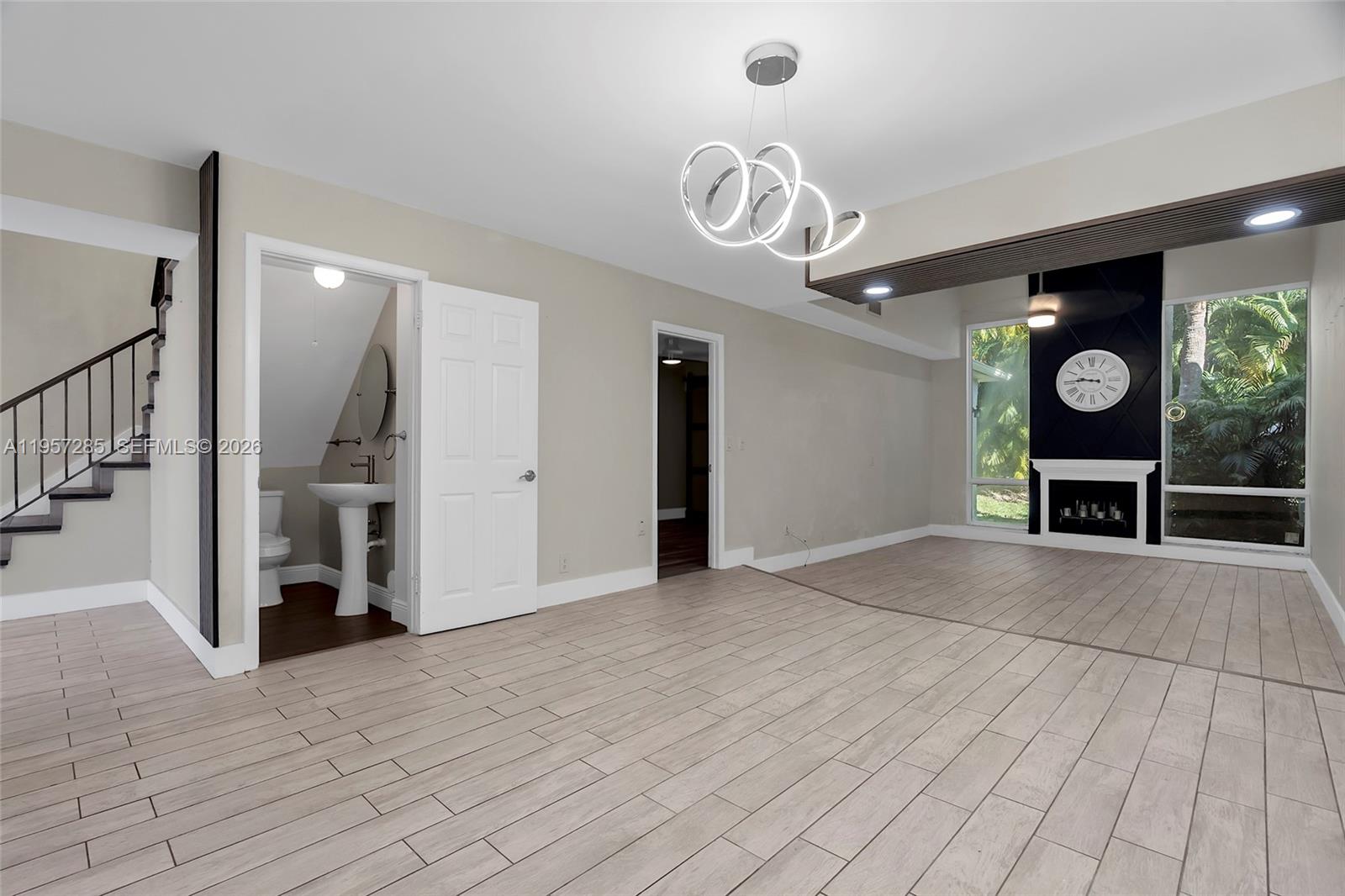 CANARY PALM CLUB - Residential