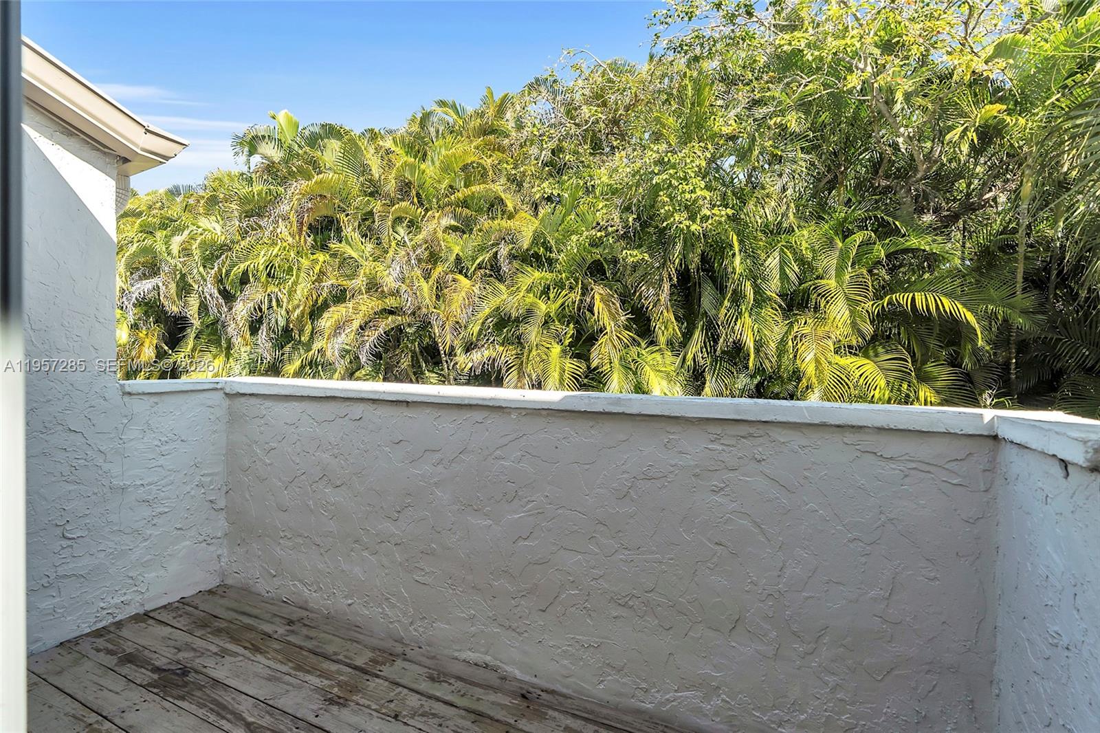 CANARY PALM CLUB - Residential