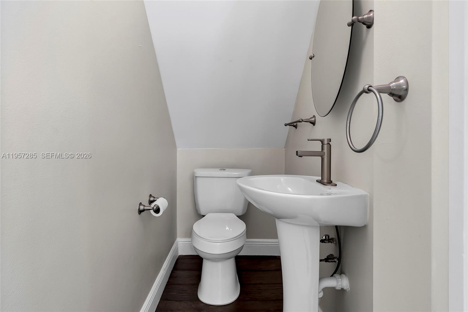 CANARY PALM CLUB - Residential