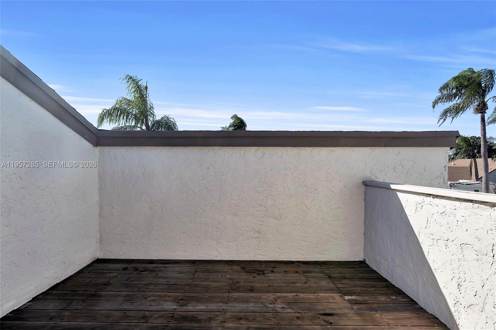 CANARY PALM CLUB - Residential