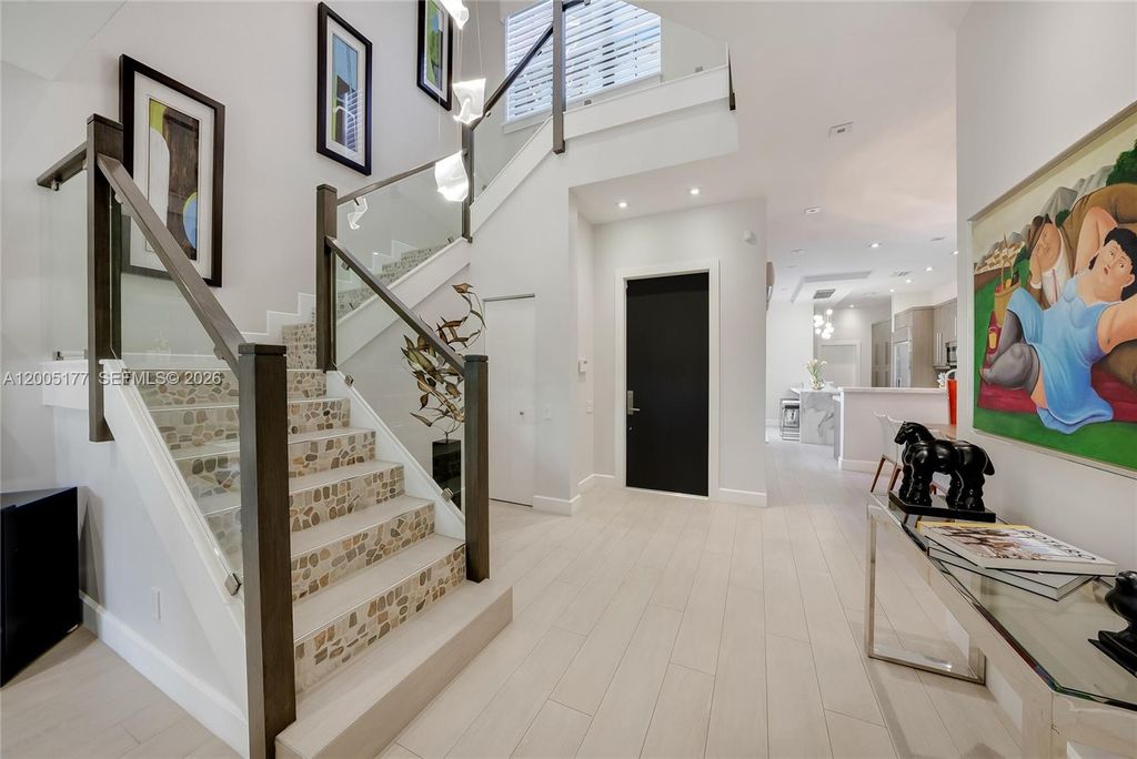 Photo of 1366 W Harbor Vw W, Hollywood, FL 33019 (MLS # A12005177)