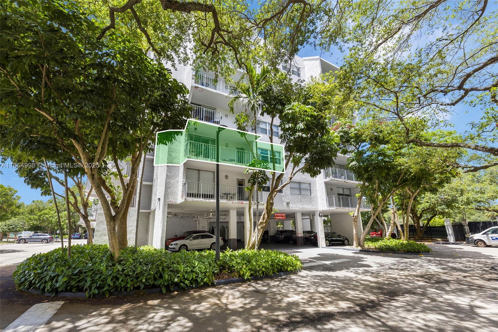 650 NE 64th St G304