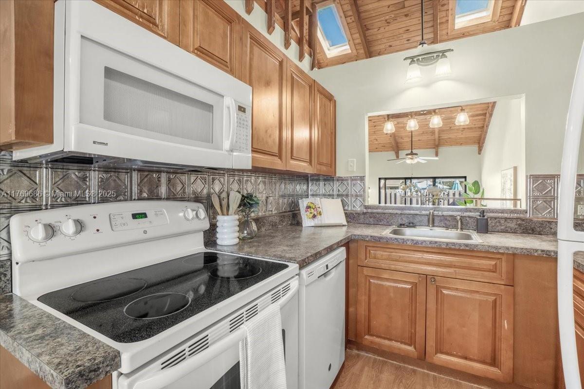 8035 SW 22nd Ct 8035