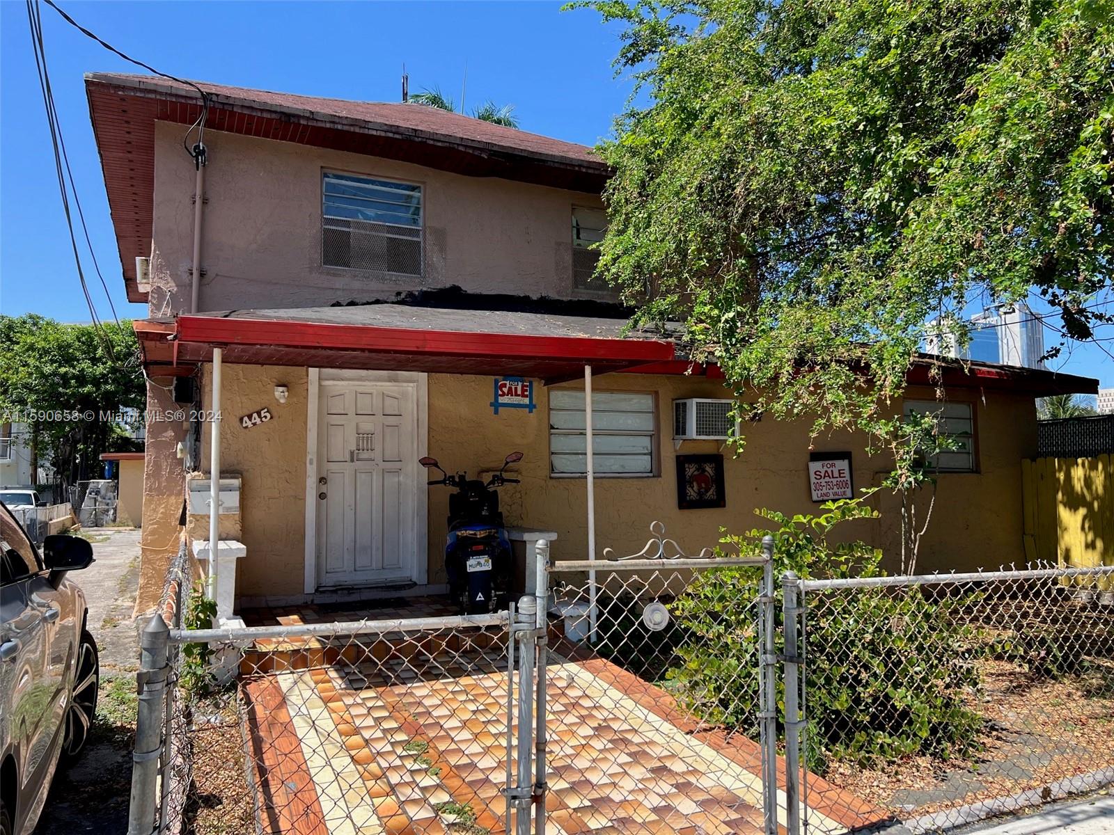 Great location, 5th lot from Miami River.
This is a triplex but, needs extensive repairs to bring it back to life. Currently, City of Miami has a unsafe case open. Its ideal to knock it down and build your dream project. Sale is based on land value.