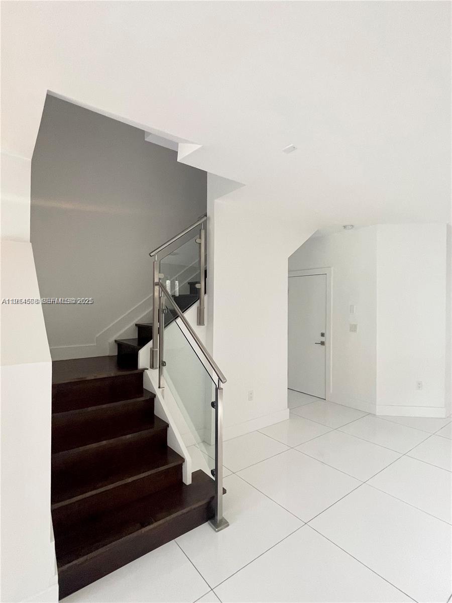 NEOVITA - Residential Lease