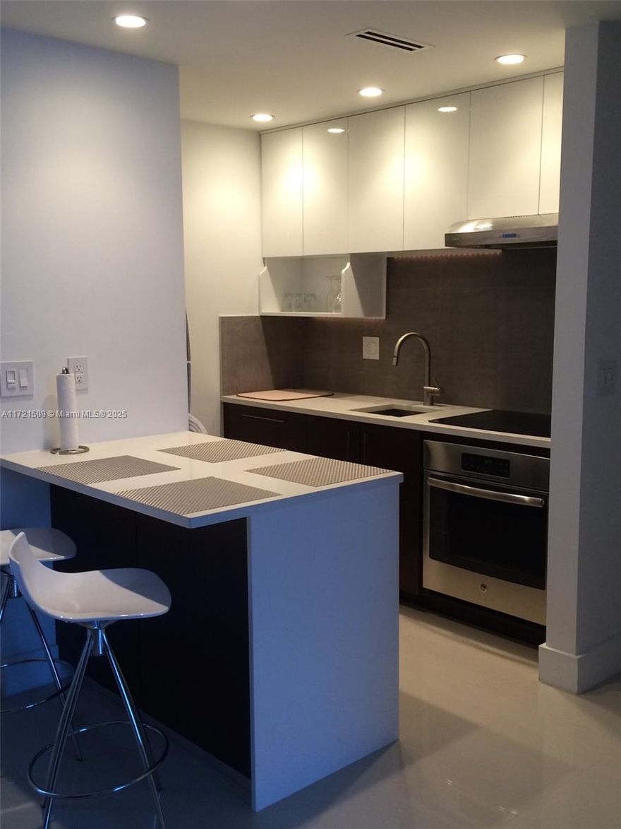 FANTASTIC LOCATION IN THE HEART OF COCONUT GROVE. ENJOY THE COCONUT GROVE LIFESTYLE IN THIS LOVELY APARTMENT. UNIT HAS BEEN COMPLETELY UPDATED, FLOORING, KITCHEN, BATHROOM AND ELECTRICAL. IT HAS A FULLY EQUIPPED KITCHEN WITH.WALK TO COCOWALK, FRESH MARKET, MONTY’S, DINNER KEY MARINA, GROVE VILLAGE AND SHOPS. BUILDING OFFERS ASSIGNED PARKING PLUS FREE GUEST PARKING WTH A NICE POOL DECK. GREAT OPPORTUNITY!