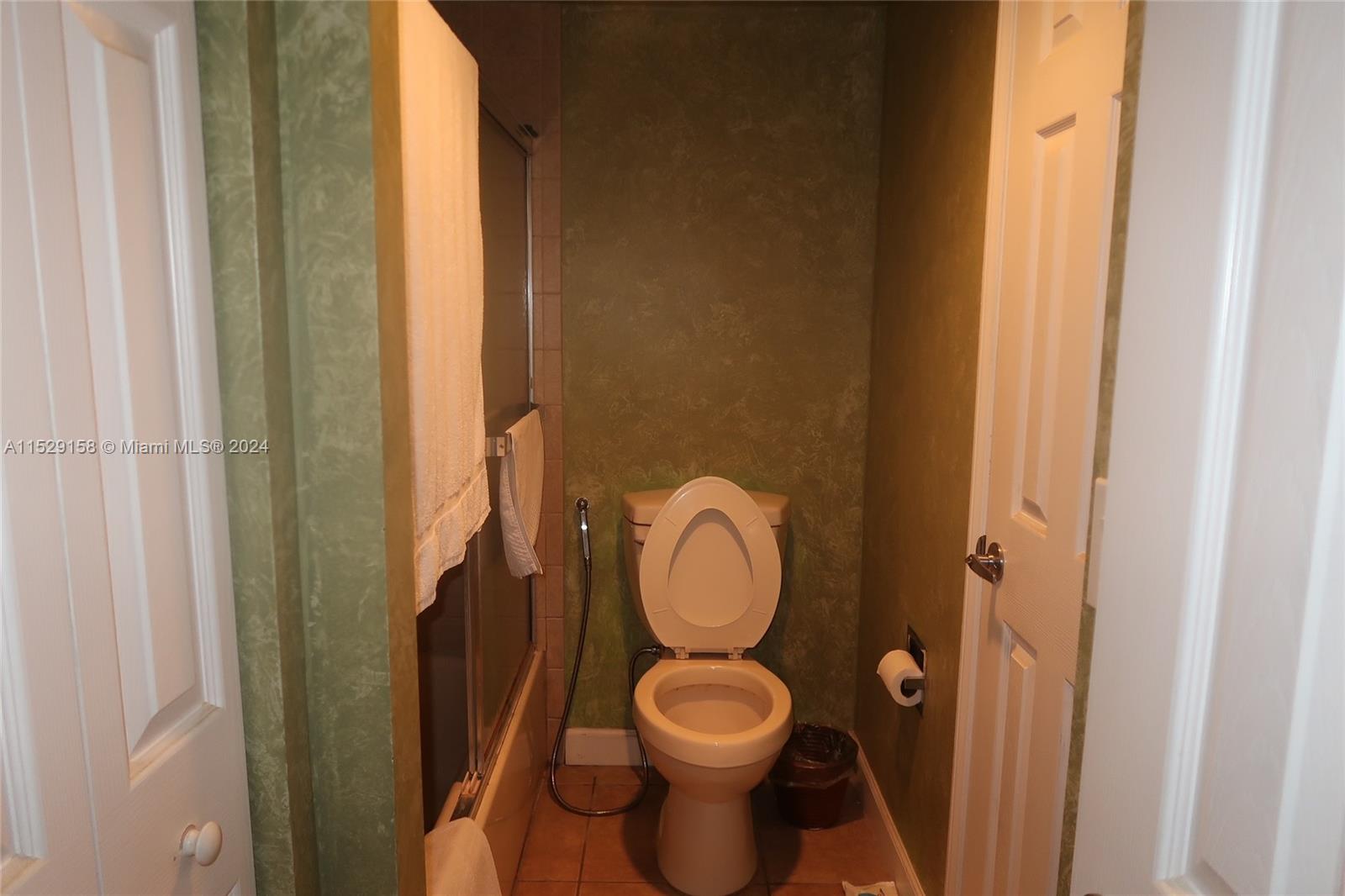LIVE OAK CONDO ELEVEN - Residential Lease