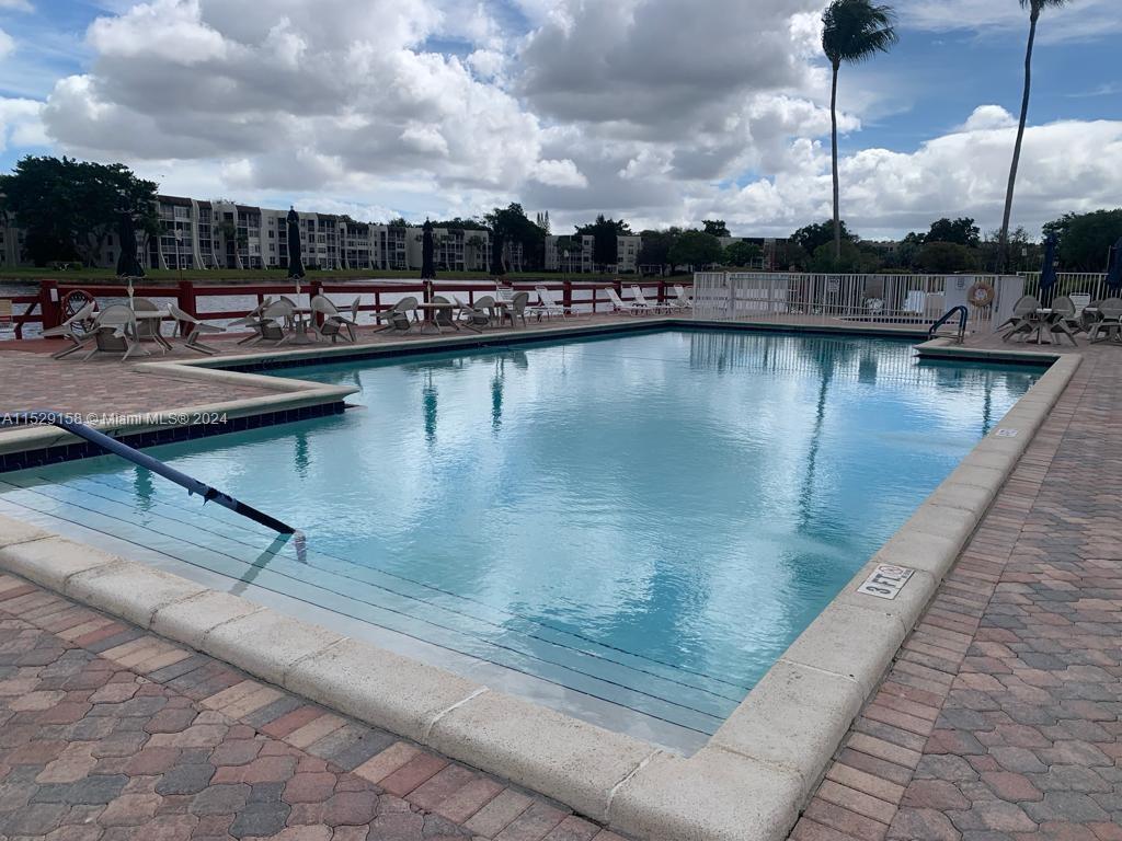 LIVE OAK CONDO ELEVEN - Residential Lease