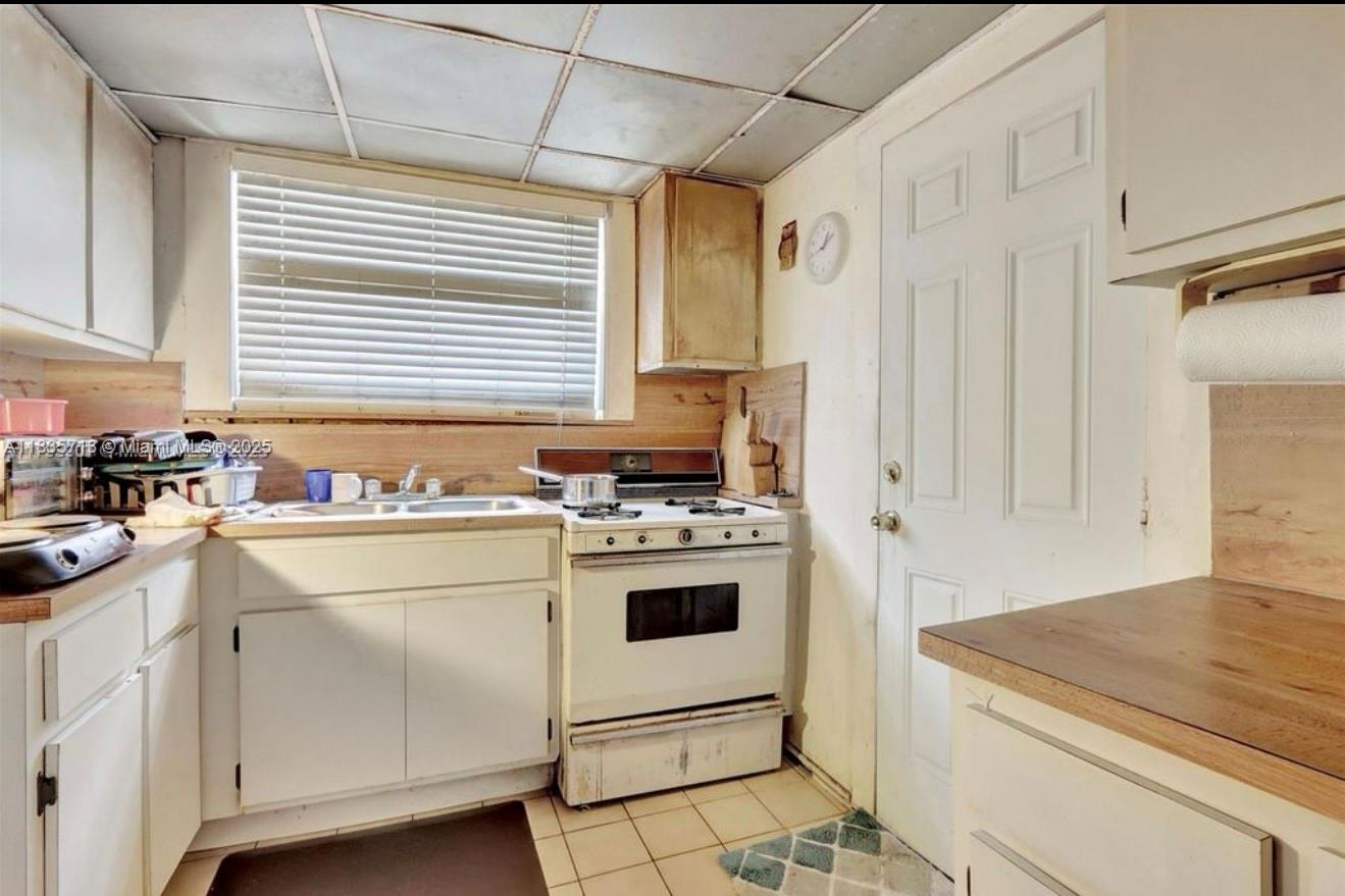 1062 NW 41st St, Miami, FL, 33127/$437,000 4 1062 NW 41st St