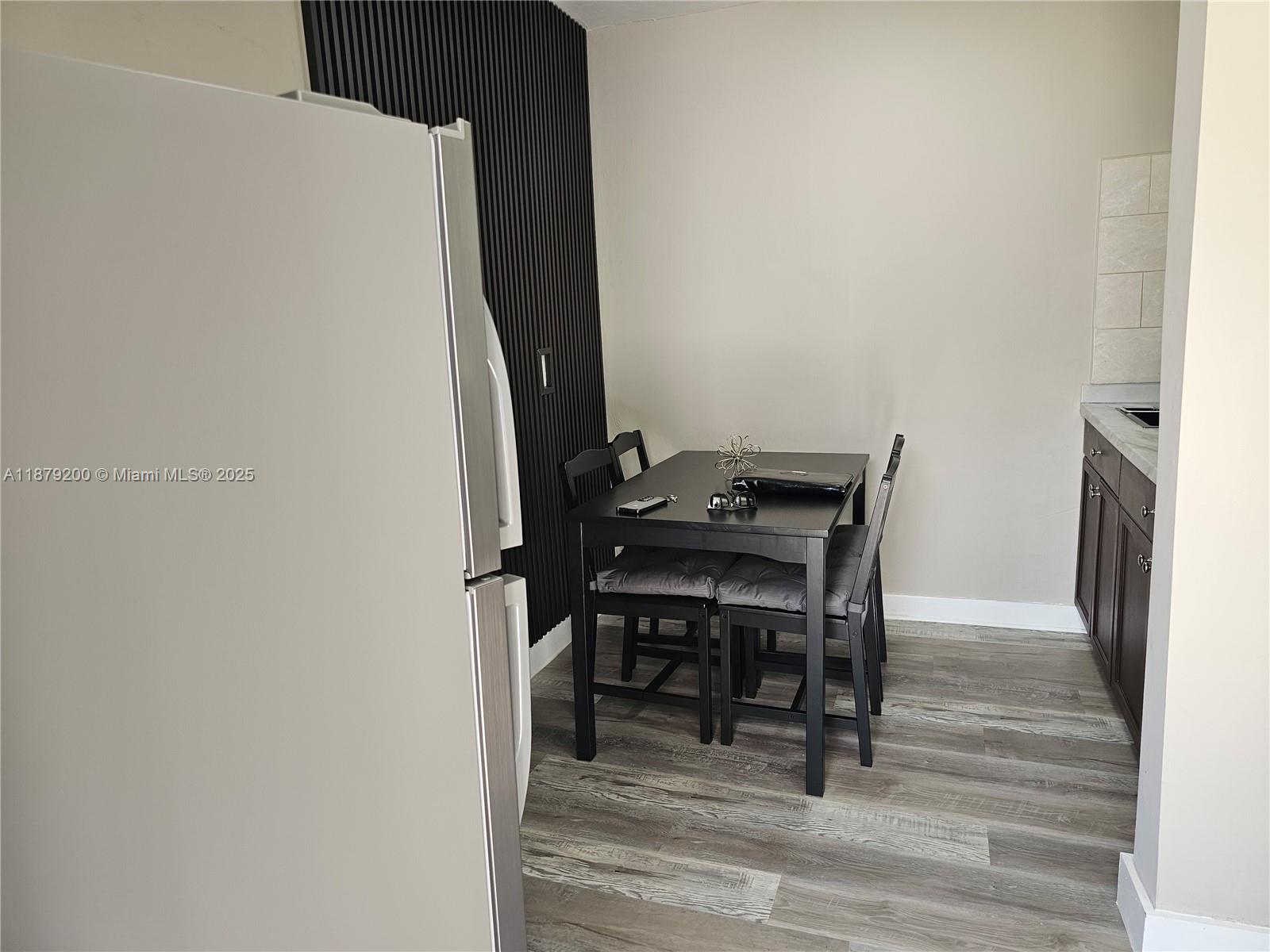 LAWRENCE ESTATES LAND COS - Residential Lease