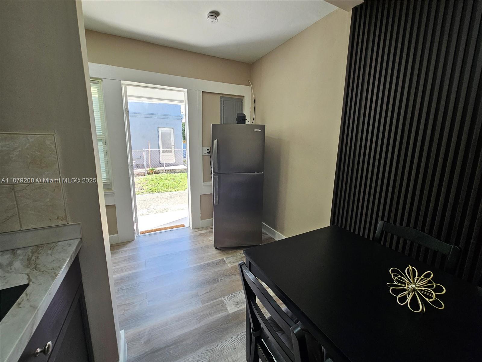 LAWRENCE ESTATES LAND COS - Residential Lease