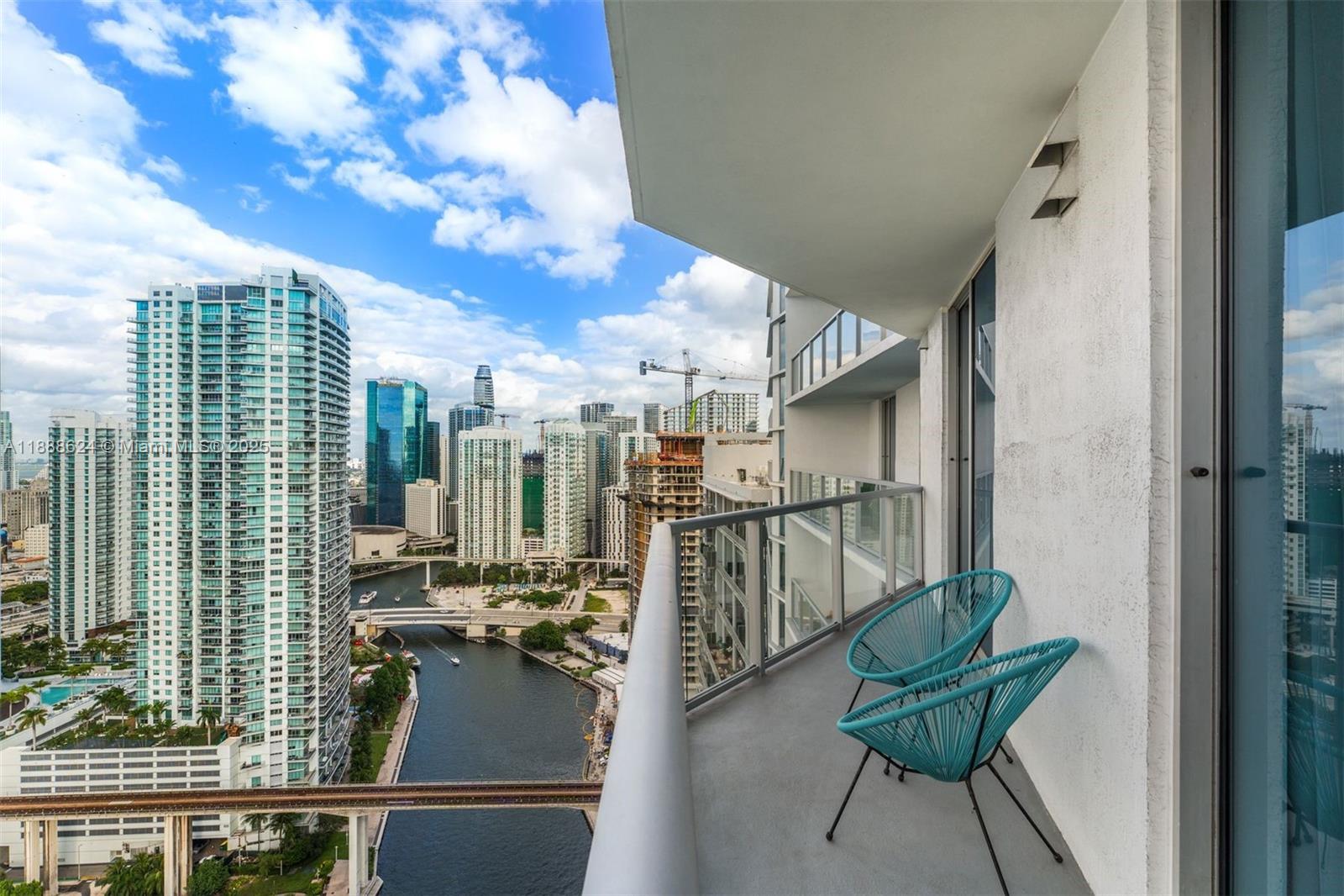 LATITUDE ON THE RIVER CON - Residential