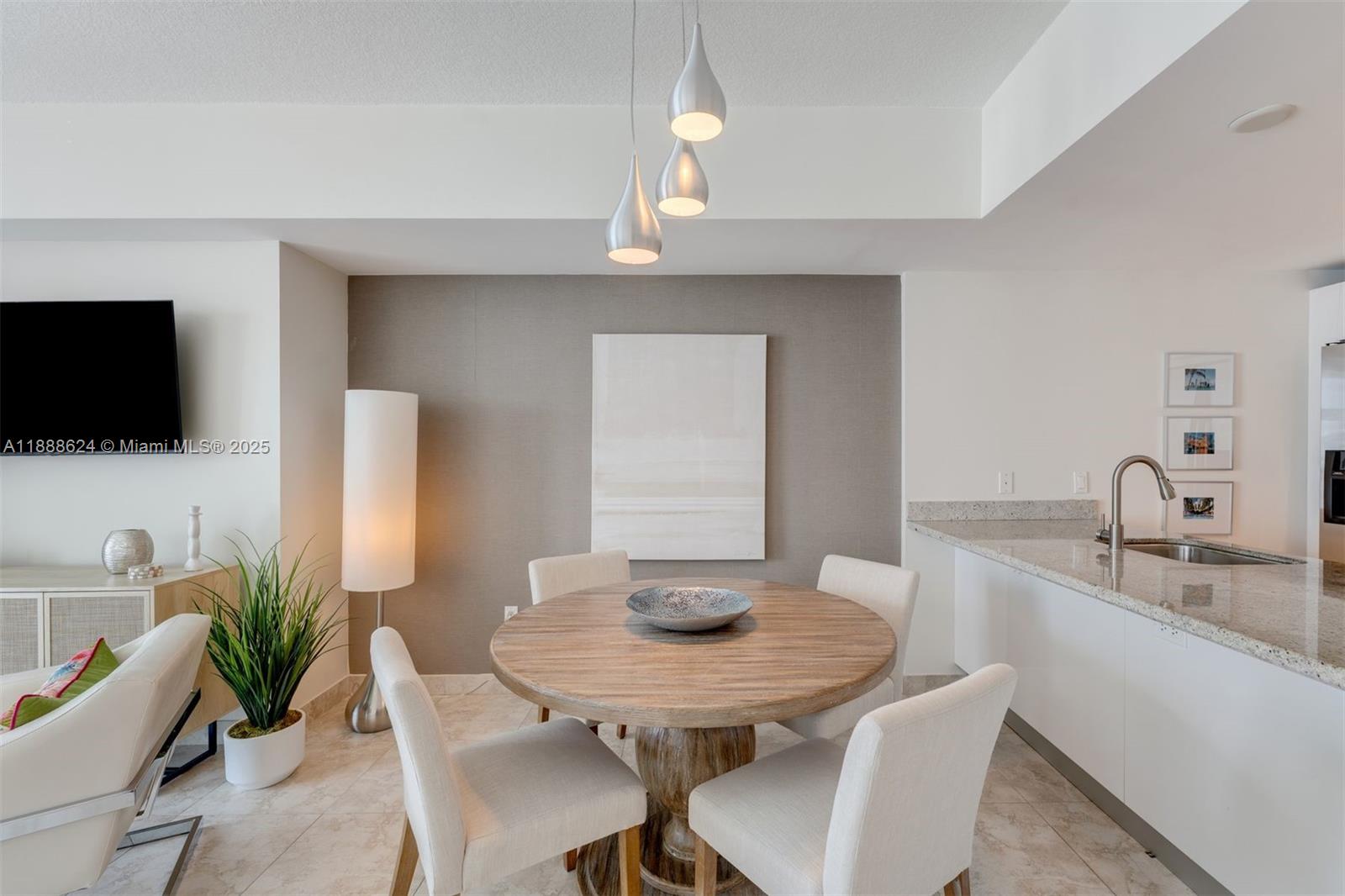 LATITUDE ON THE RIVER CON - Residential