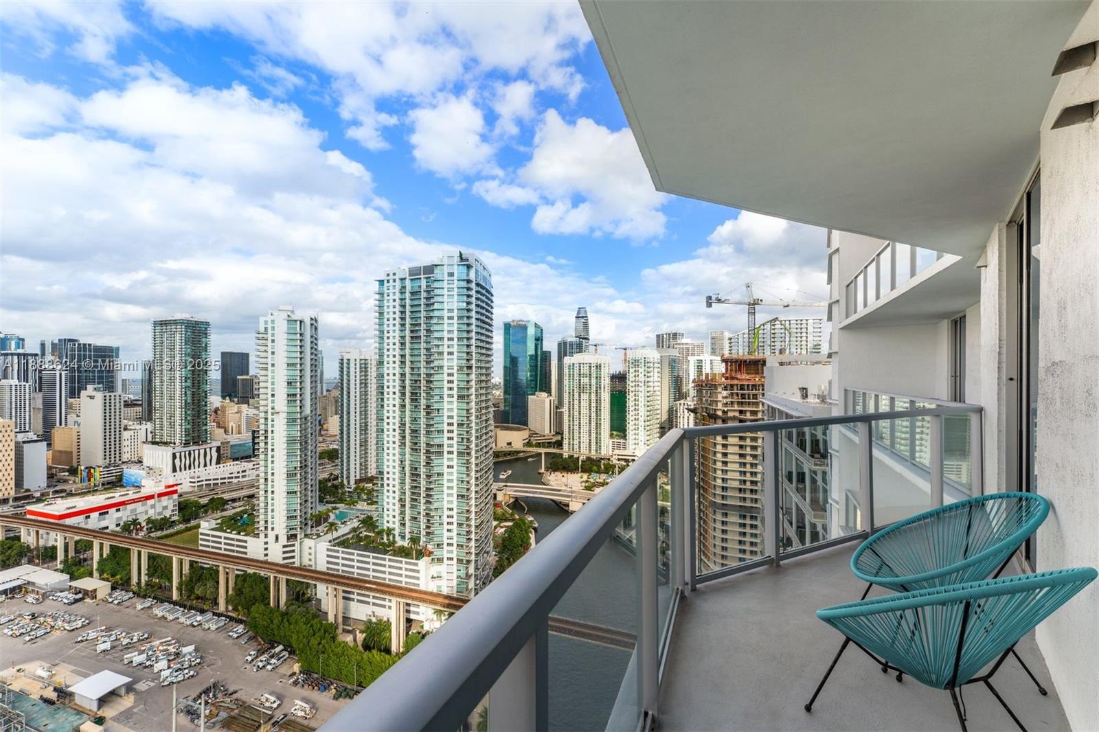 LATITUDE ON THE RIVER CON - Residential