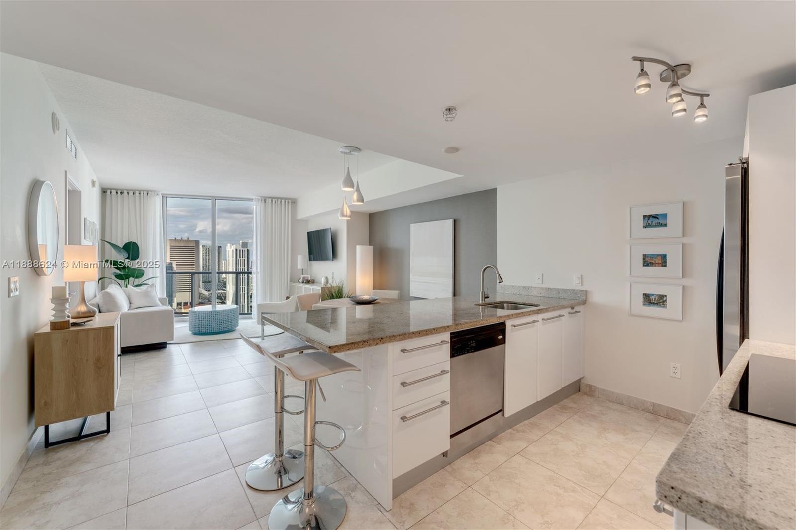 LATITUDE ON THE RIVER CON - Residential