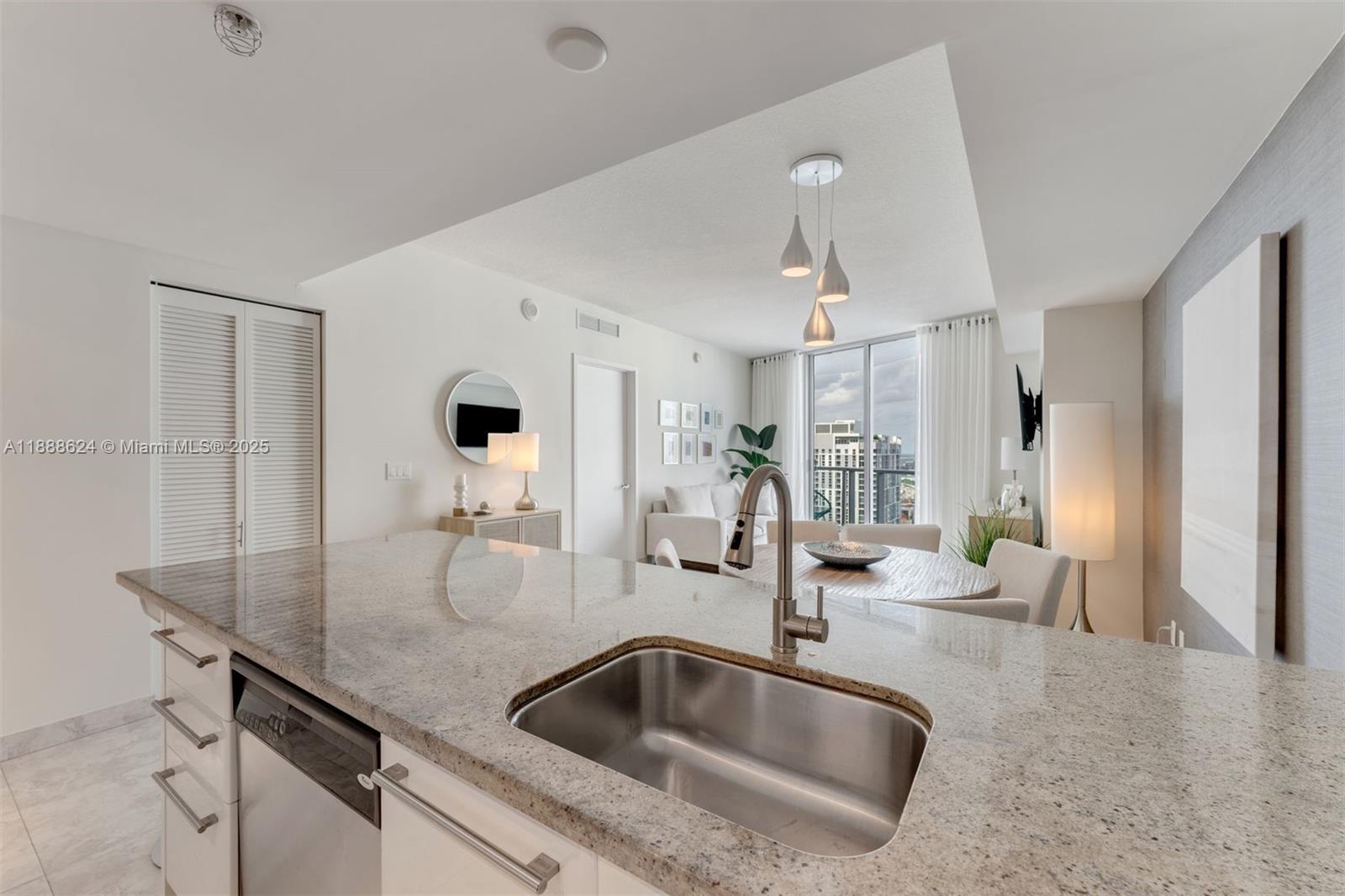 LATITUDE ON THE RIVER CON - Residential