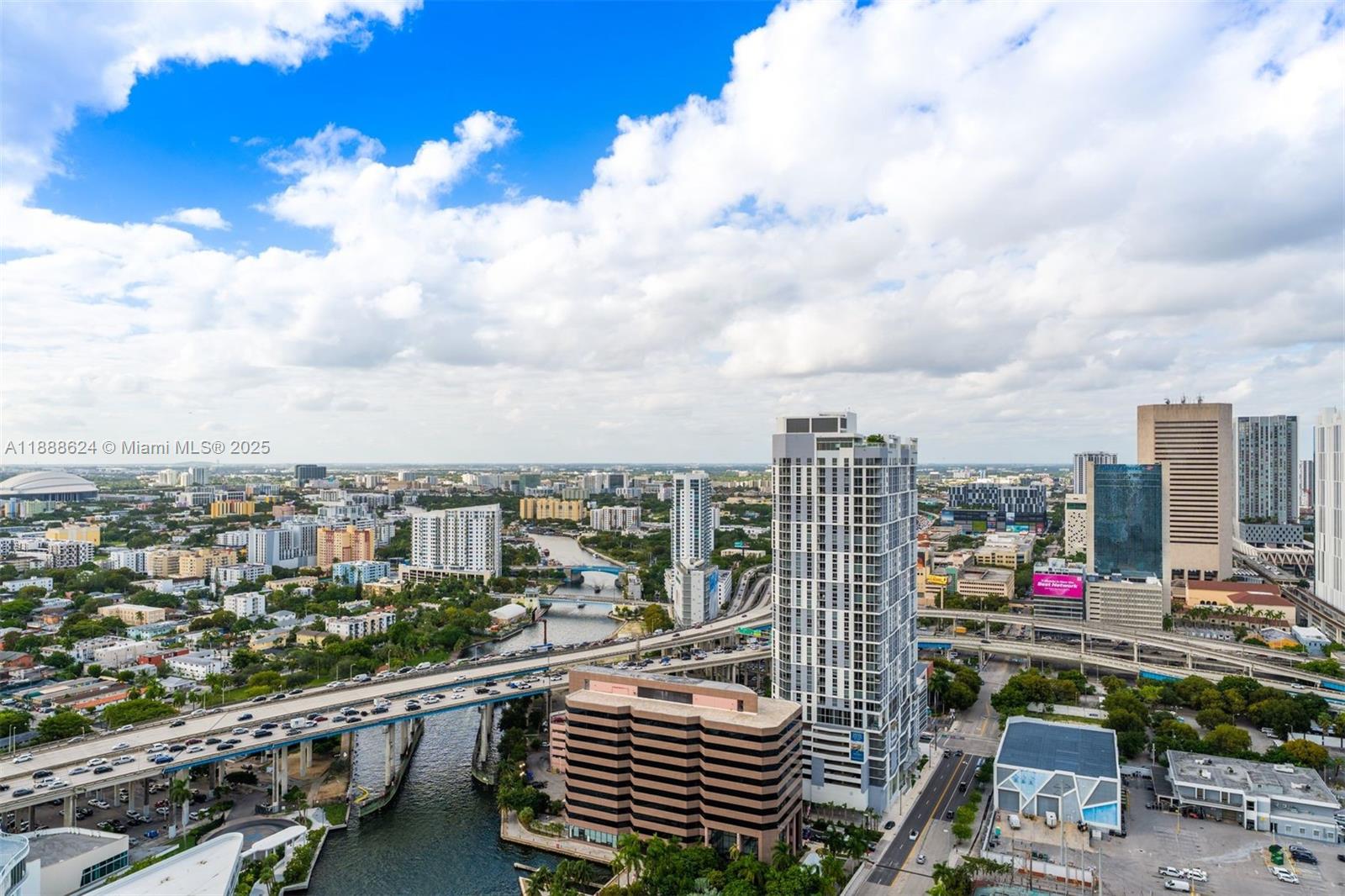 LATITUDE ON THE RIVER CON - Residential