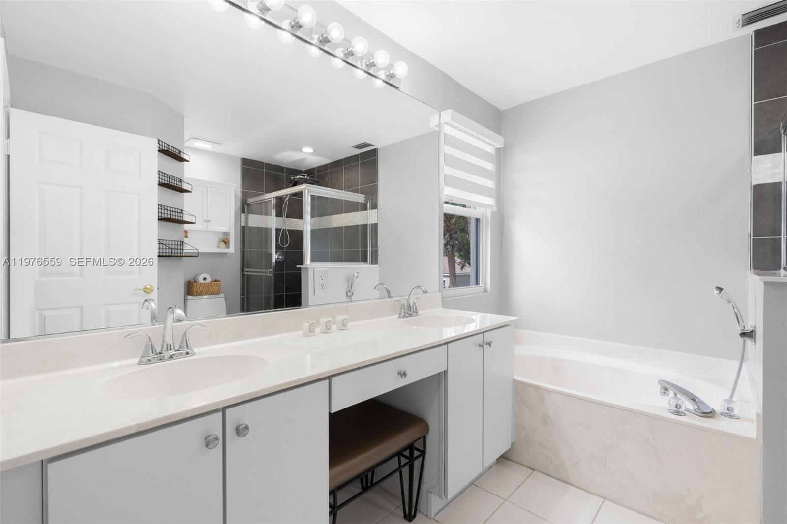 COCOBAY - Residential