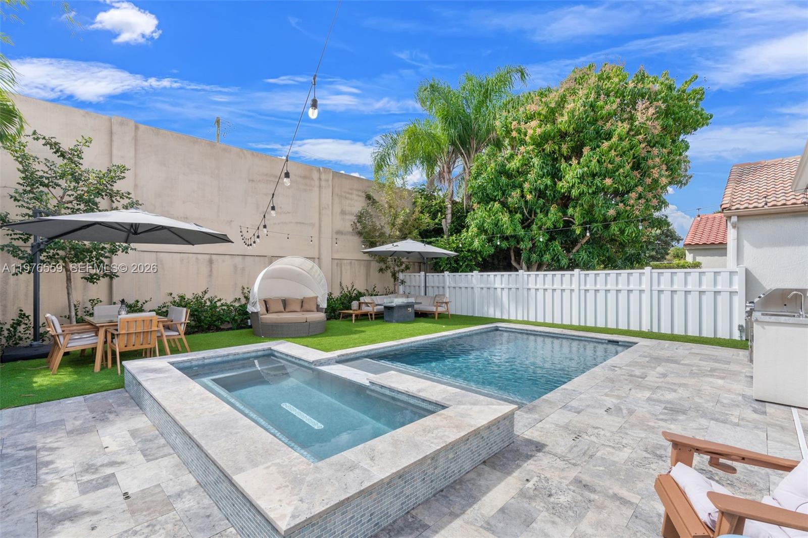 COCOBAY - Residential