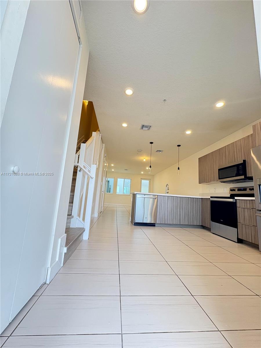 Rental Property at 6450 Nw 102nd Ct 102, Doral, Miami-Dade County, Florida - Bedrooms: 3 
Bathrooms: 3  - $3,600 MO.