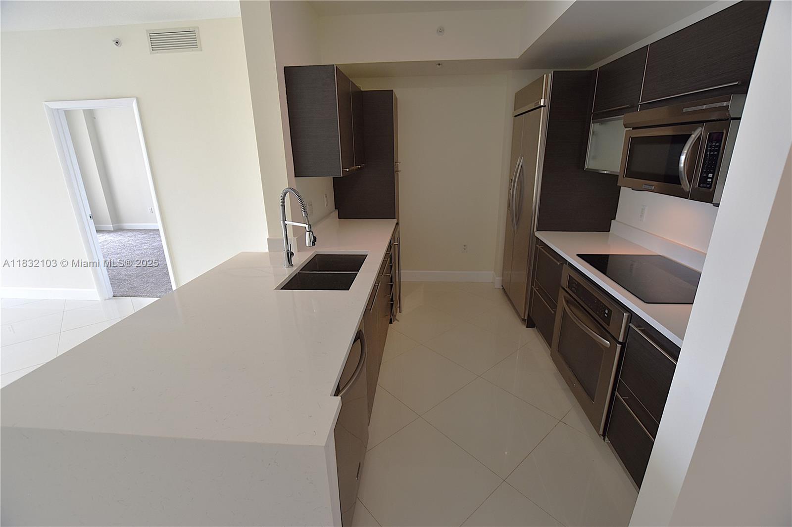 CITYPLACE SOUTH TOWER CON - Residential