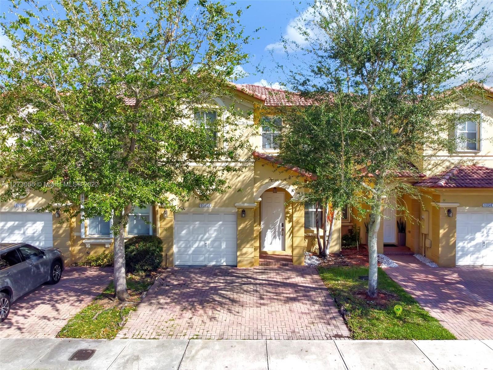 LIKE BRAND NEW HOME IN THE HEART OF DORAL. READY TO MOVE IN. BEAUTIFUL LAKE VIEWS. EXCELLENT TOWNHOME IN ONE OF THE MOST DESIRED PLACES IN DORAL. FEATURES 4 BEDROOMS / 2.5 BATH... FAMILY ROOM, 1 CAR GARAGE, FORMAL DINING ROOM....PORCELANATO & WOOD THROUGHOUT...STAINLESS STEEL APPLIANCES, BEAUTIFUL LAKE VIEW. ENJOY ALL THE AMENITIES ISLAND AT DORAL HAS TO OFFER INCLUDING POOL, TENNIS COURTS, GYM AND SPA. !! EXCELLENT OPPORTUNITY. SPACIOUS & BRIGHT. WALKING DISTANCE TO THE NEW LEGACY PARK AND THE ISLAND AT DORAL CLUBHOUSE. CLOSE TO EVERYTHING, SHOPPING, ENTERTAINMENT AND MUCH MORE. EASY ACCESS TO MAJOR HIGHWAYS AND LOCATED IN ONE OF THE BEST SCHOOL DISTRICTS. YOU ARE GOING TO LOVE THIS HOUSE.