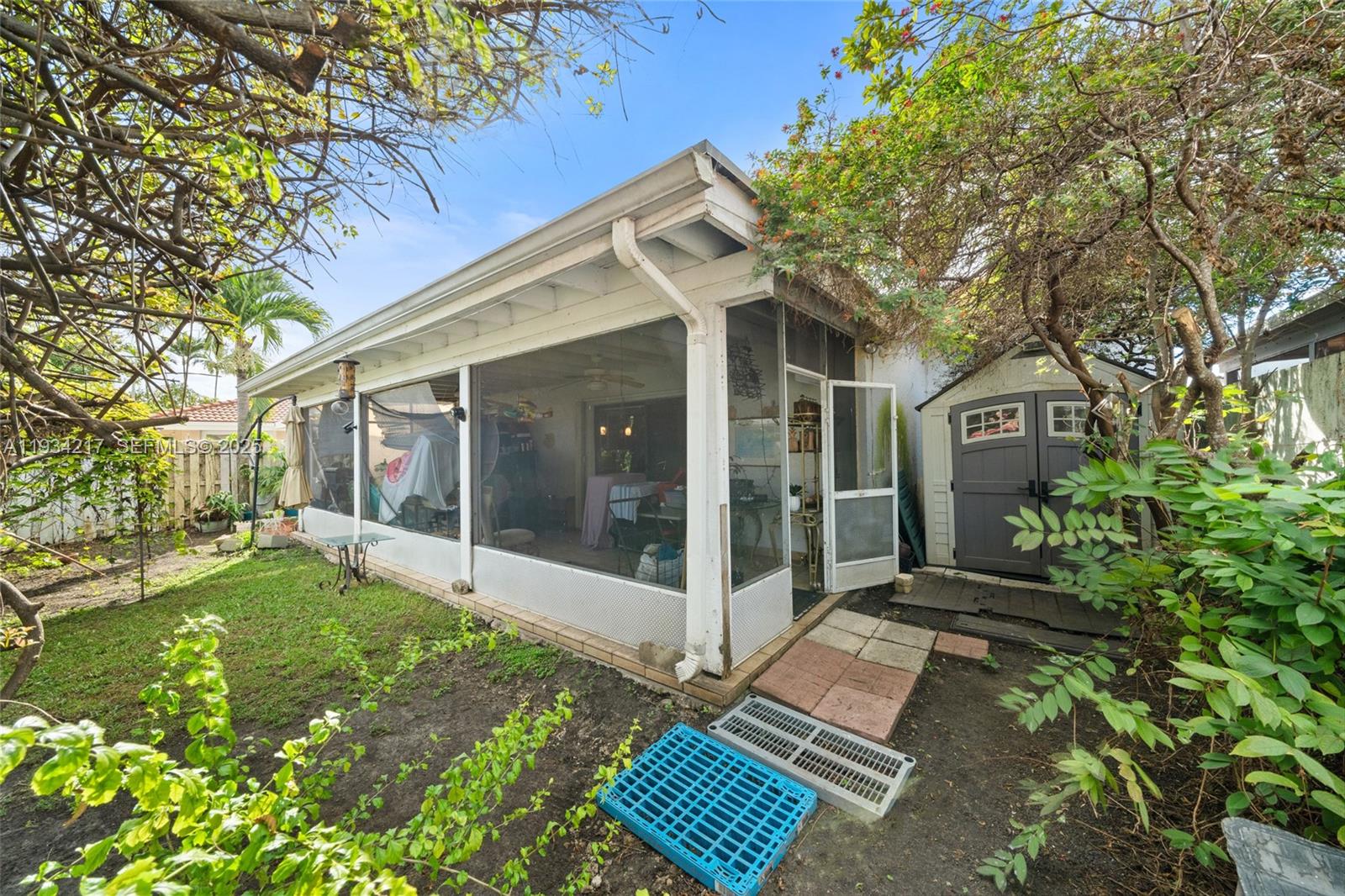 CALIFORNIA HEIGHTS - Residential