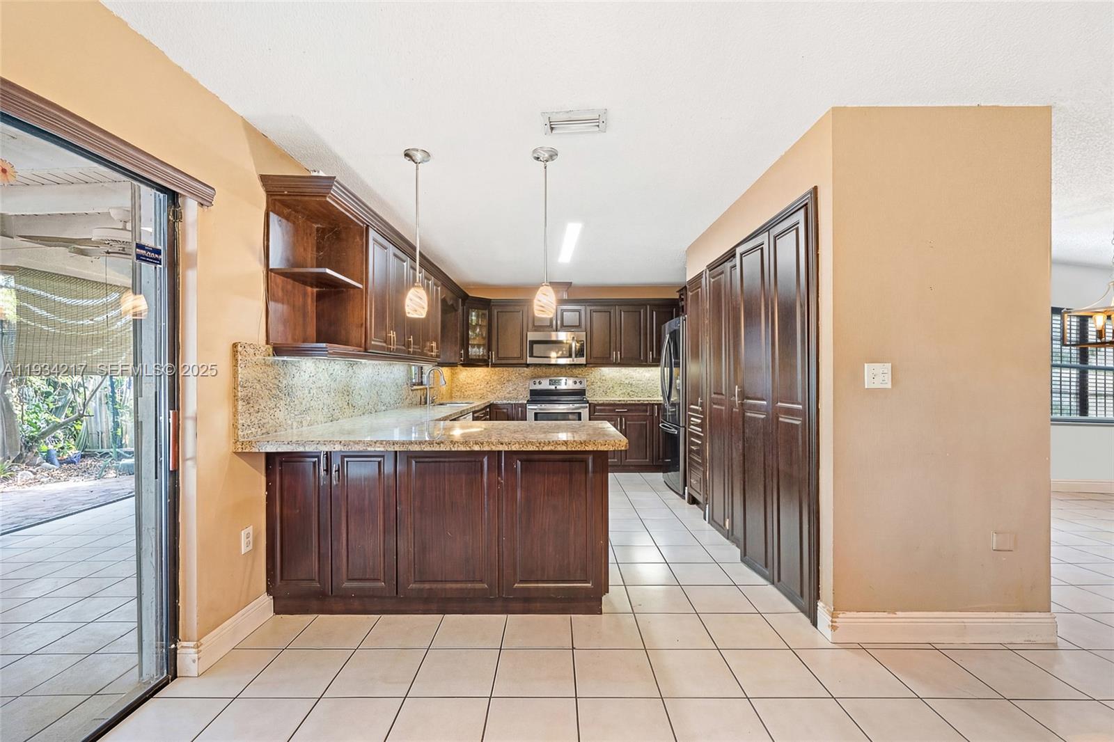 CALIFORNIA HEIGHTS - Residential