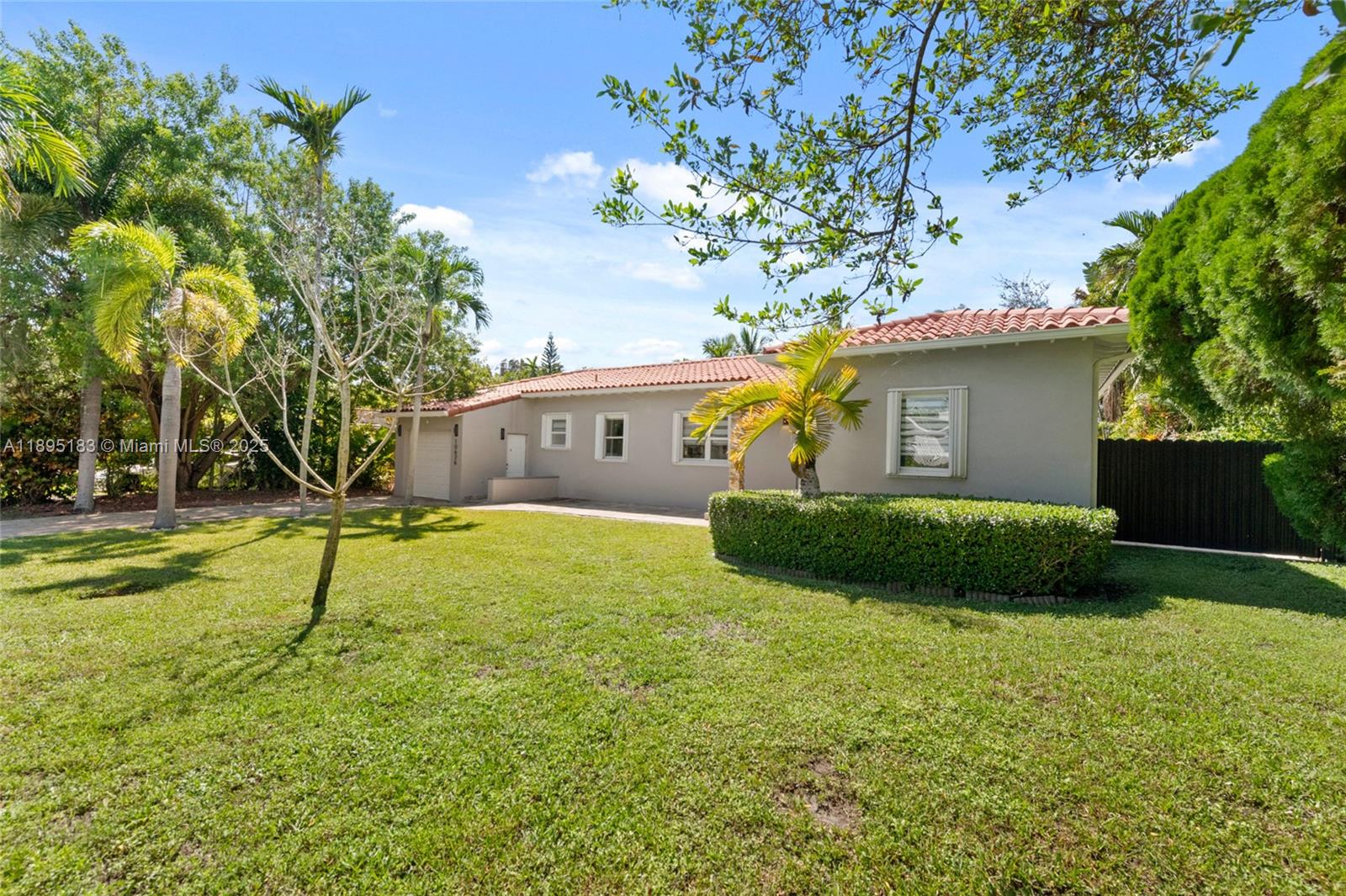 10626 NE 10th Ct