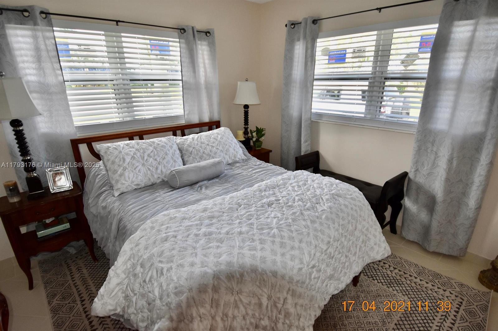 CRESTHAVEN VILLAS CONDO 3 - Residential Lease