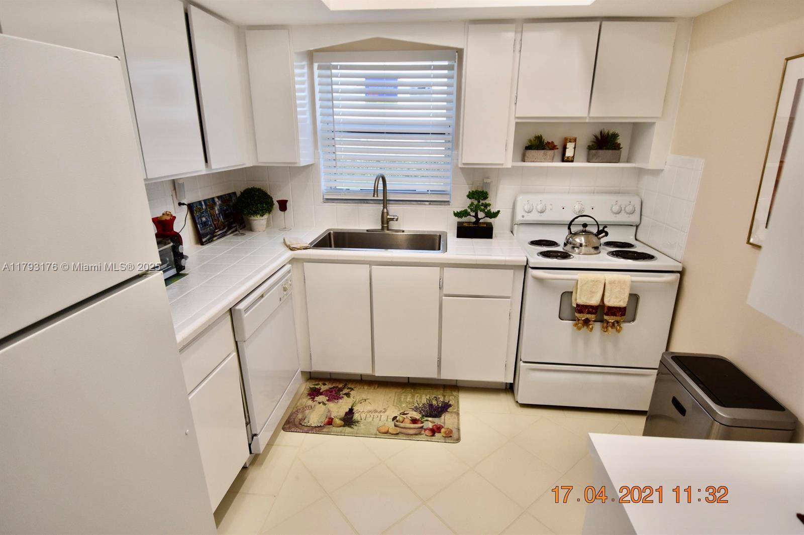 CRESTHAVEN VILLAS CONDO 3 - Residential Lease