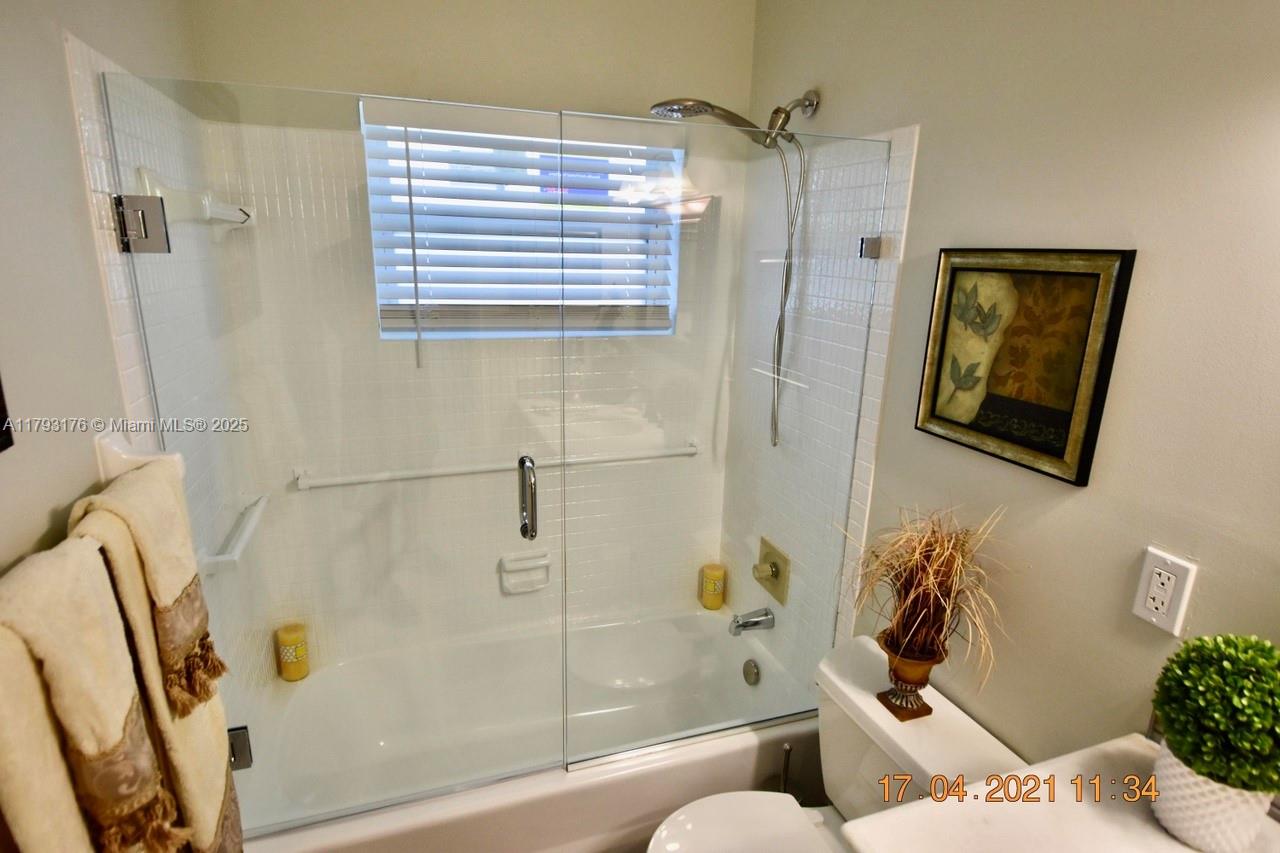 CRESTHAVEN VILLAS CONDO 3 - Residential Lease