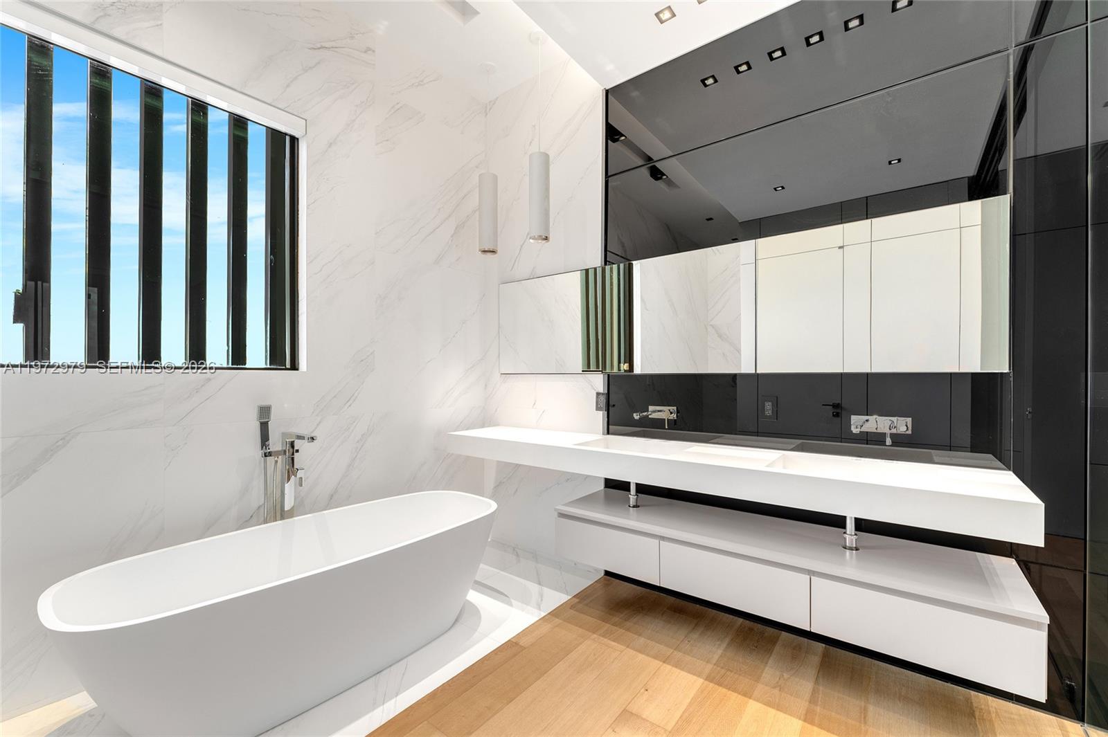 BAY CREST SEC 3 - Residential