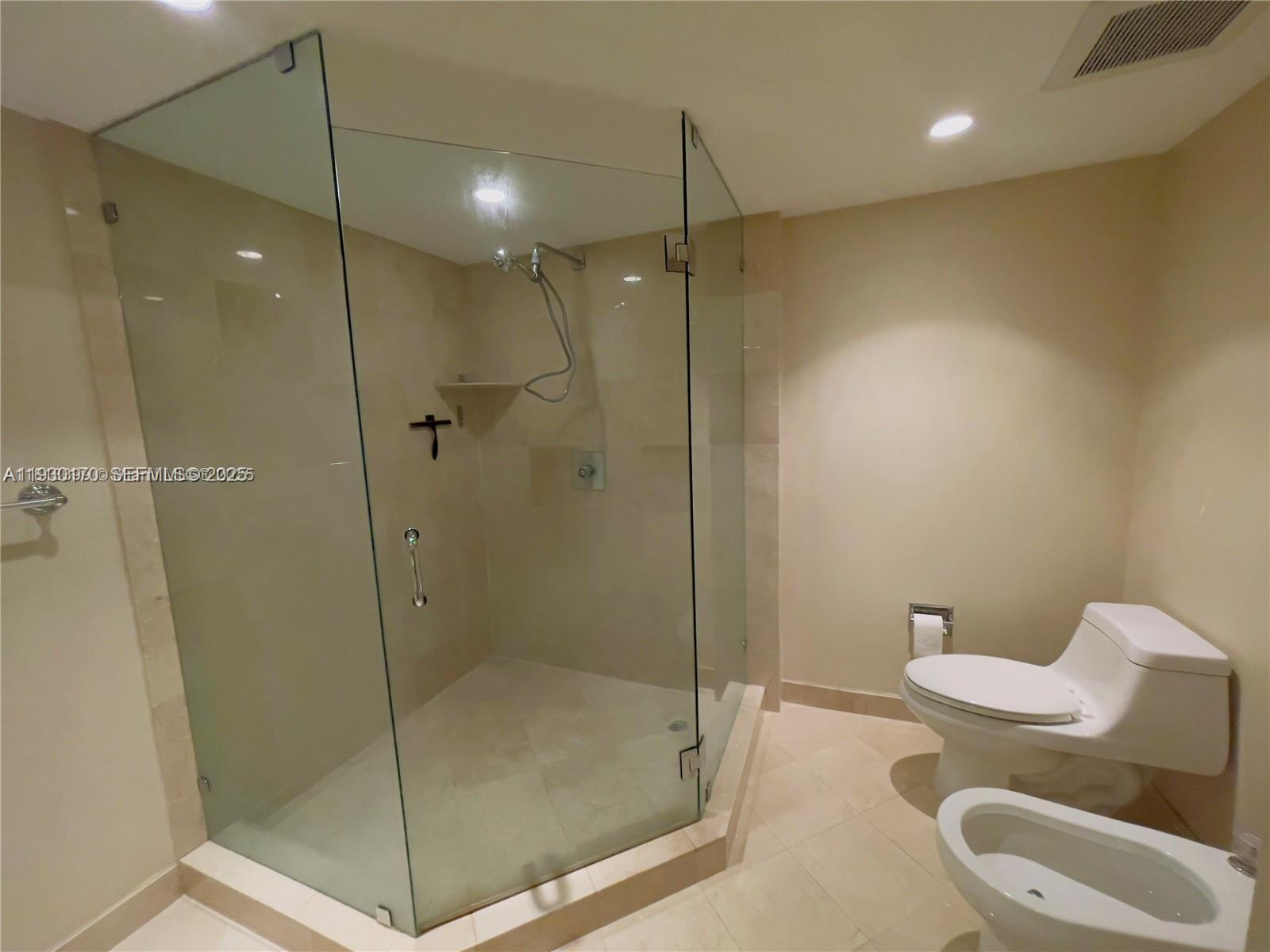 TOWERS OF QUAYSIDE CONDO - Residential Lease