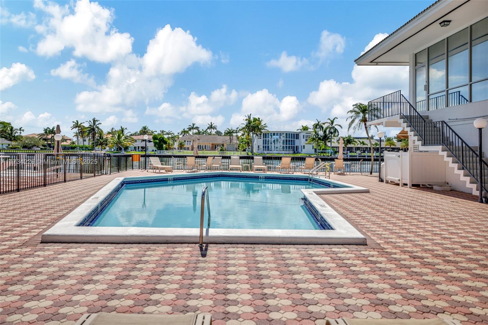 ASHLEIGH HOUSE CONDO - Residential