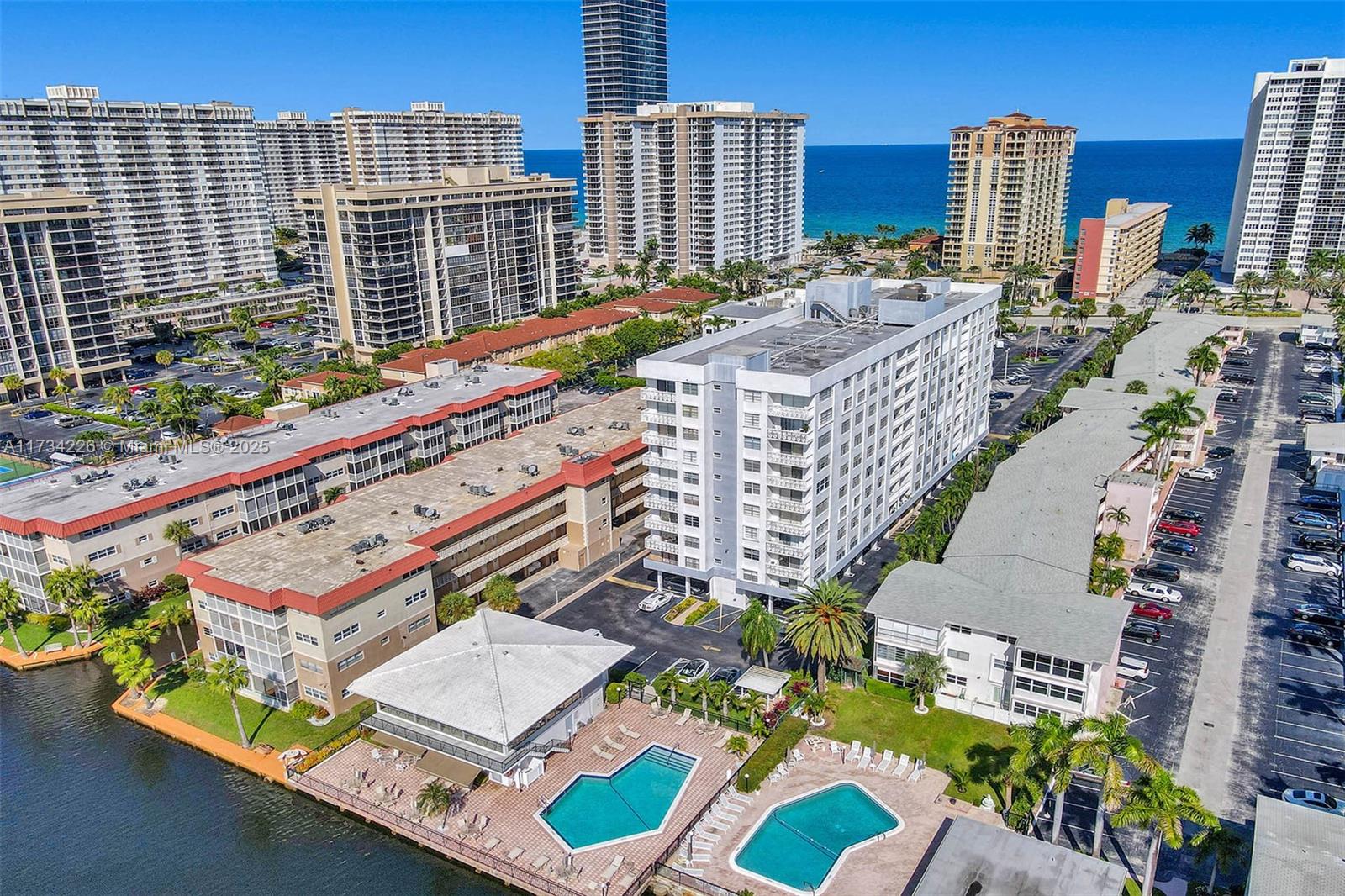 ASHLEIGH HOUSE CONDO - Residential