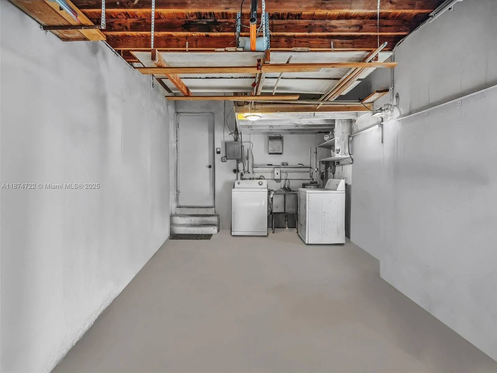 Surfside, Florida 33154, United States, 3 Bedrooms Bedrooms, ,2 BathroomsBathrooms,Residential,Active,212519