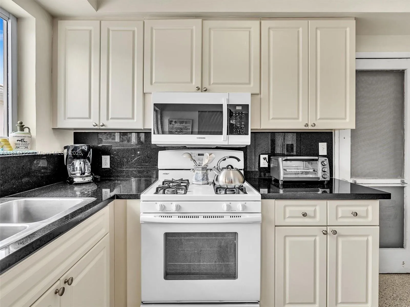 Surfside, Florida 33154, United States, 3 Bedrooms Bedrooms, ,2 BathroomsBathrooms,Residential,Active,212519