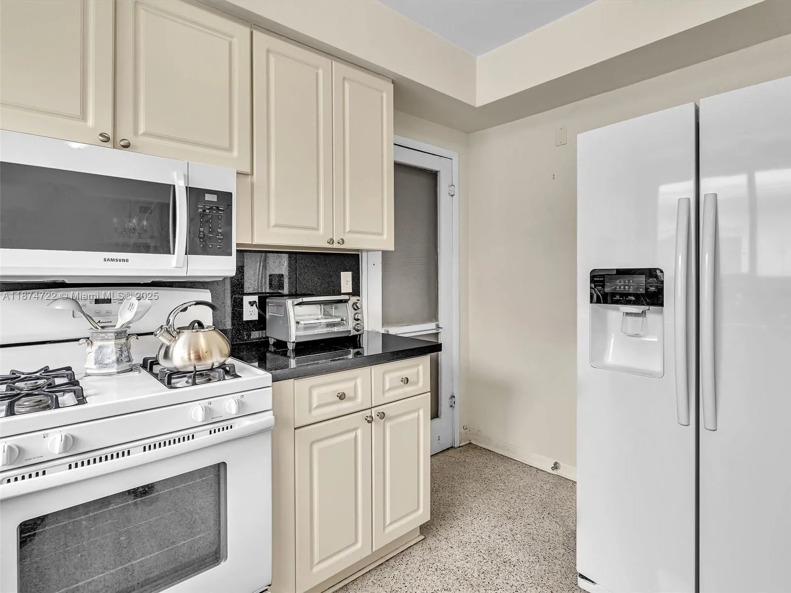 Surfside, Florida 33154, United States, 3 Bedrooms Bedrooms, ,2 BathroomsBathrooms,Residential,Active,212519