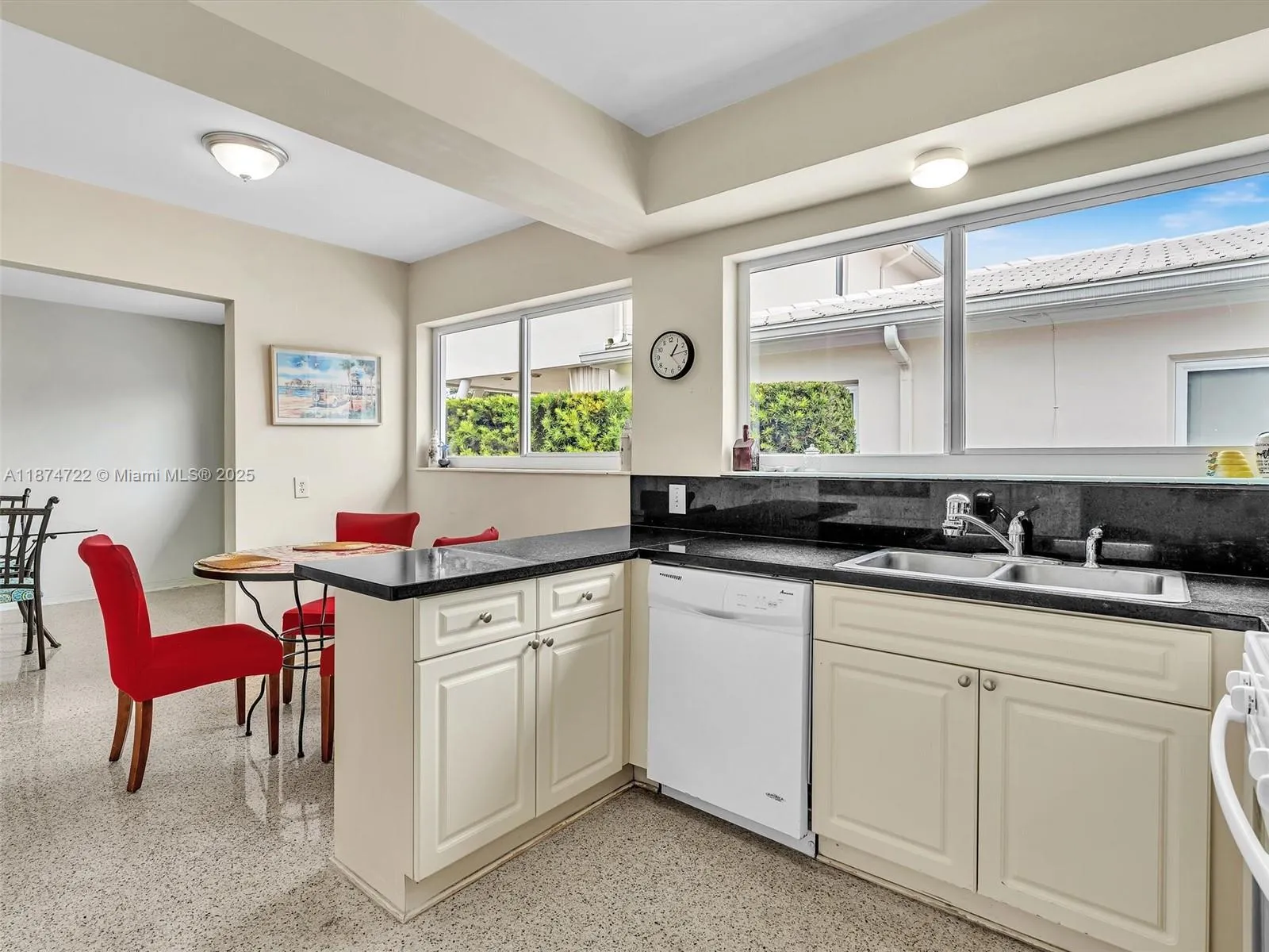 Surfside, Florida 33154, United States, 3 Bedrooms Bedrooms, ,2 BathroomsBathrooms,Residential,Active,212519